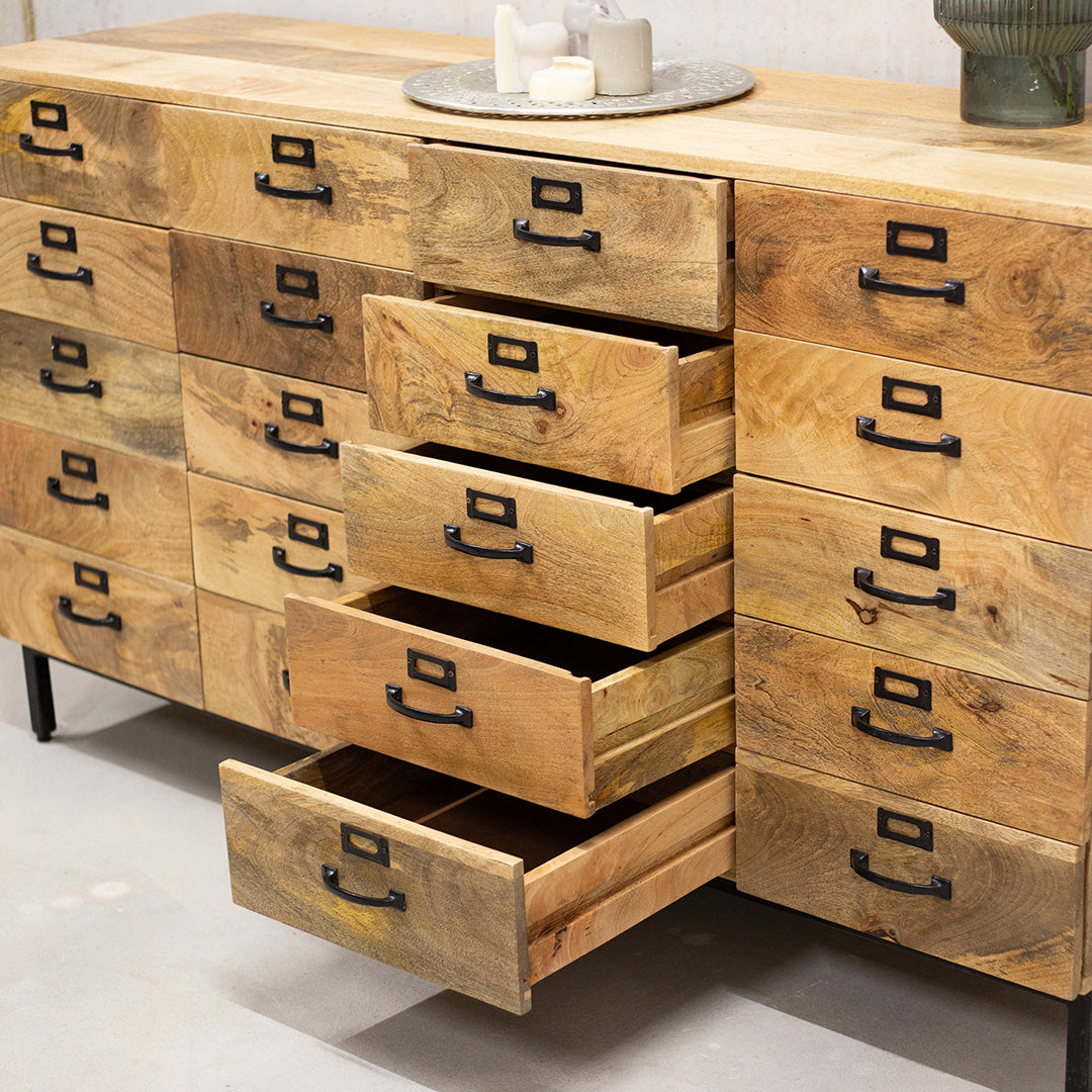 Apothekerschrank aus Massivholz "Der Apotheker"