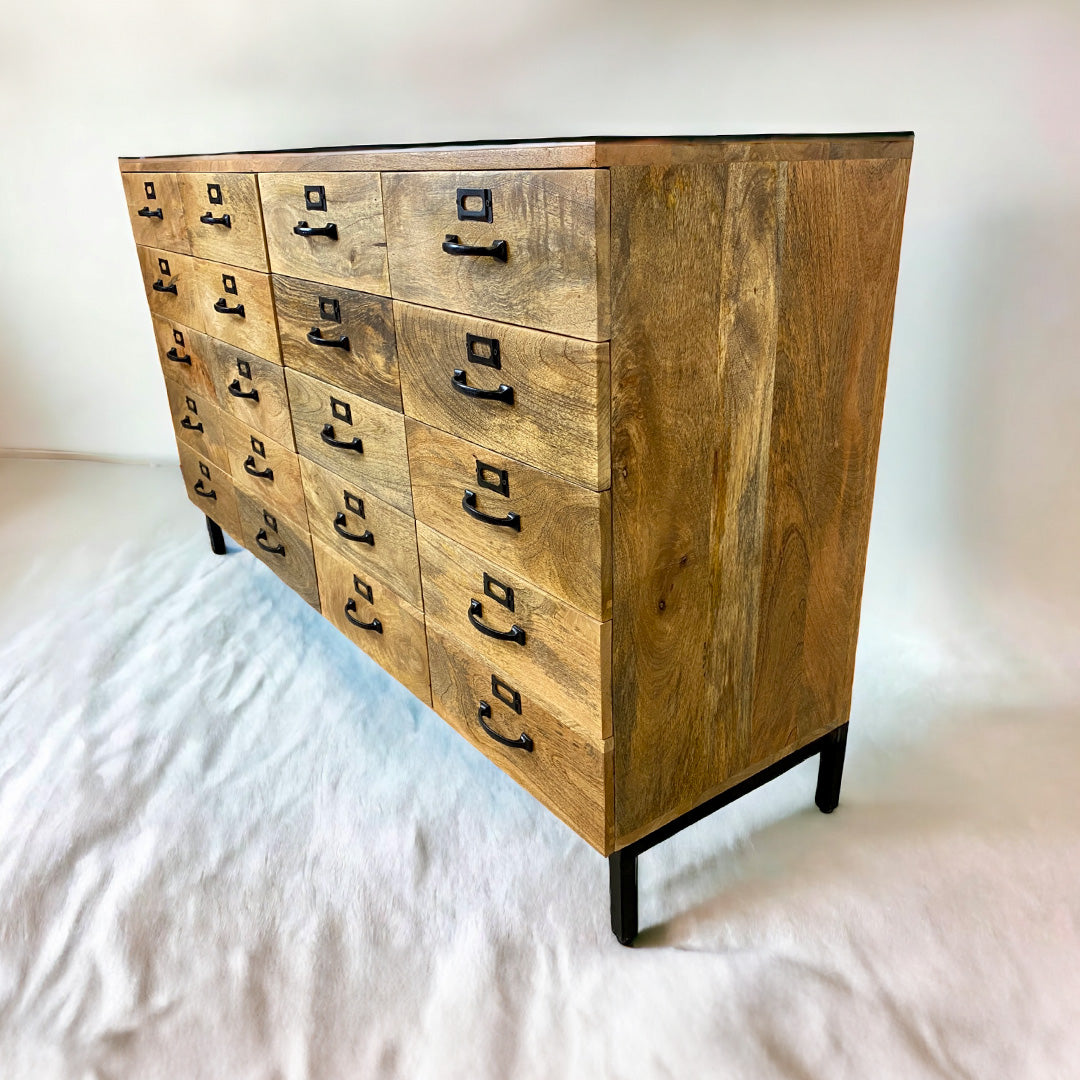 Apothekerschrank aus Massivholz "Der Apotheker"