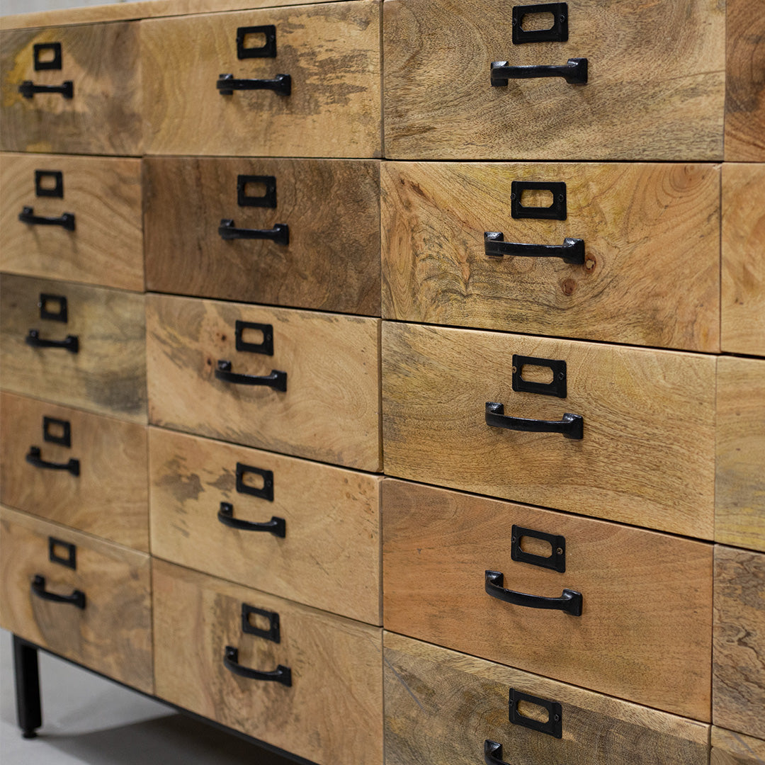 Apothekerschrank aus Massivholz "Der Apotheker"