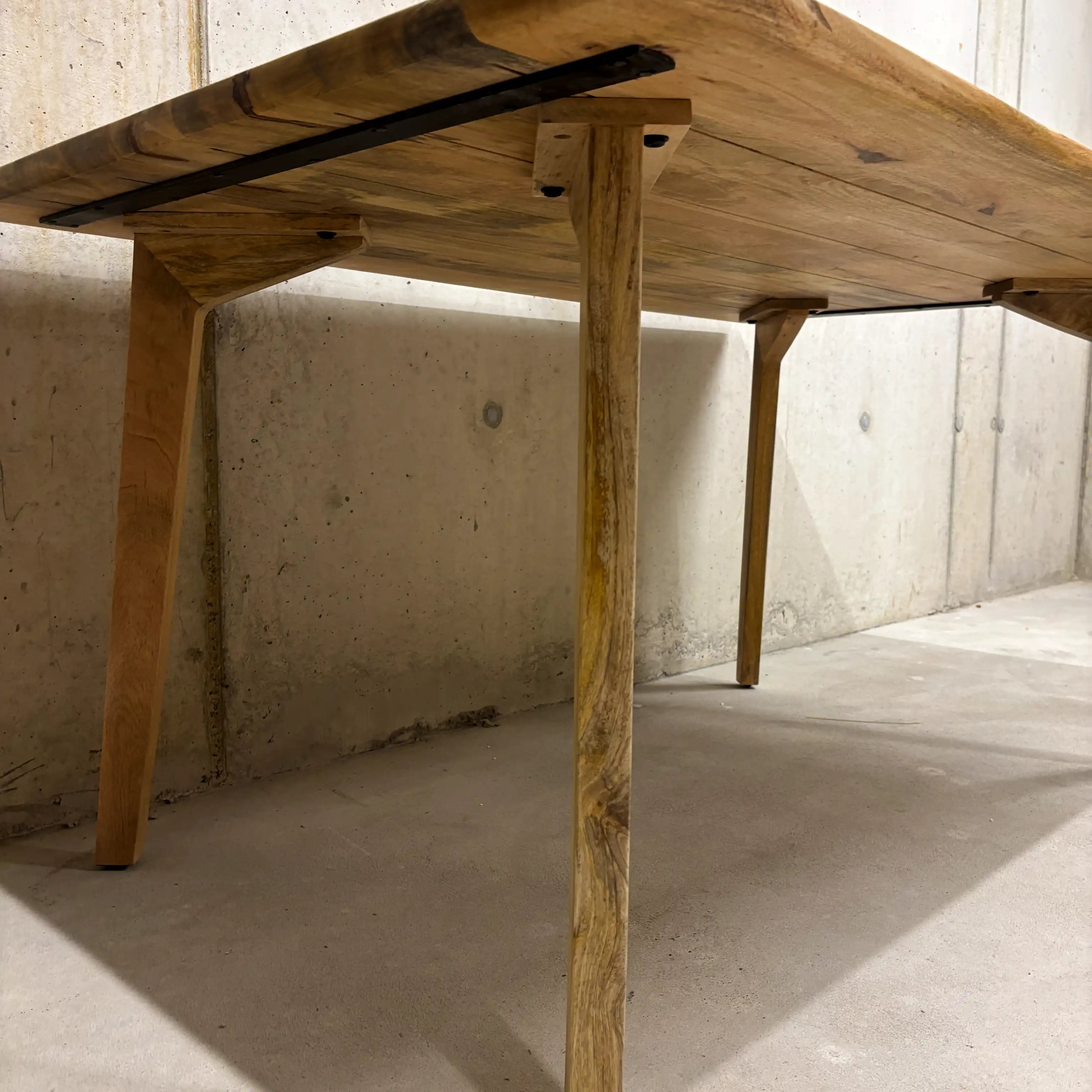 Mango Esstisch 160 cm mit Schweizer Kante – Wild Mango Designs LAC 204