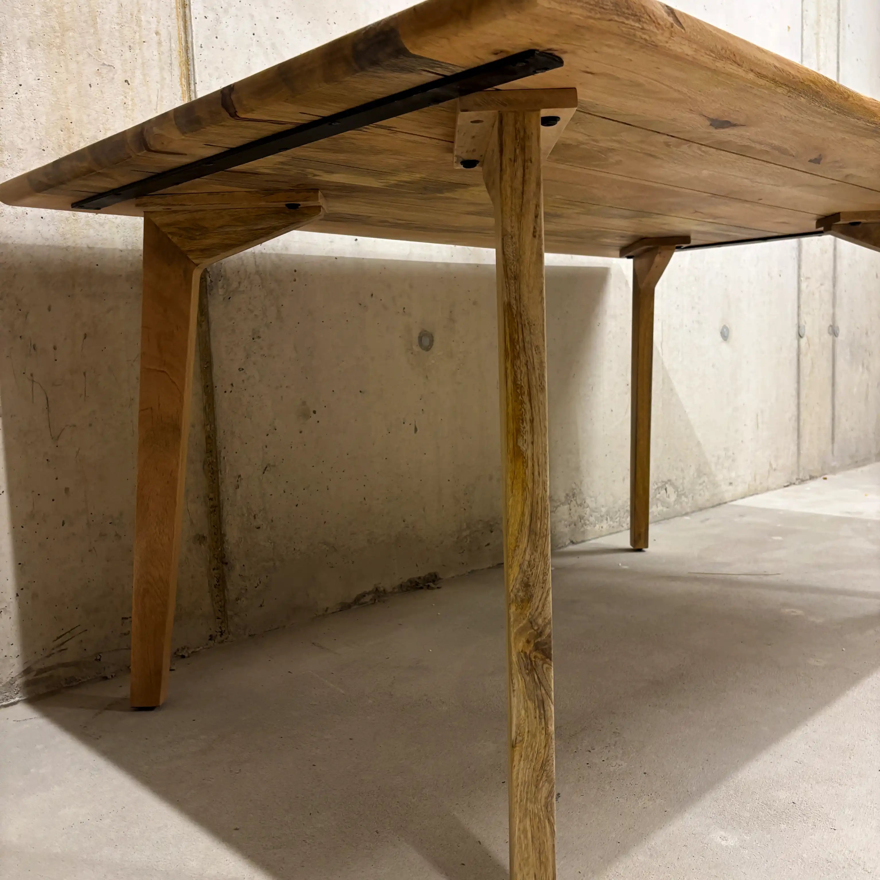 Mango Esstisch 160 cm mit Schweizer Kante – Wild Mango Designs LAC 204