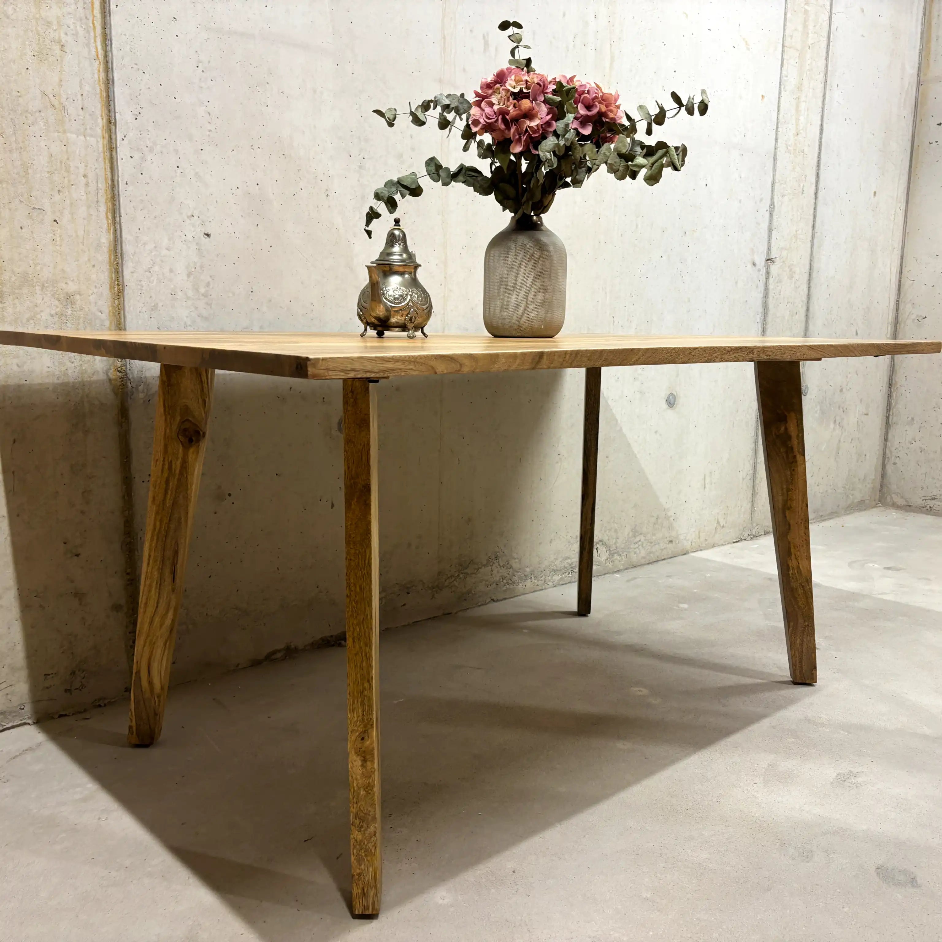 Mango Esstisch 160 cm mit klassischer Kante – Massivholz Zürich