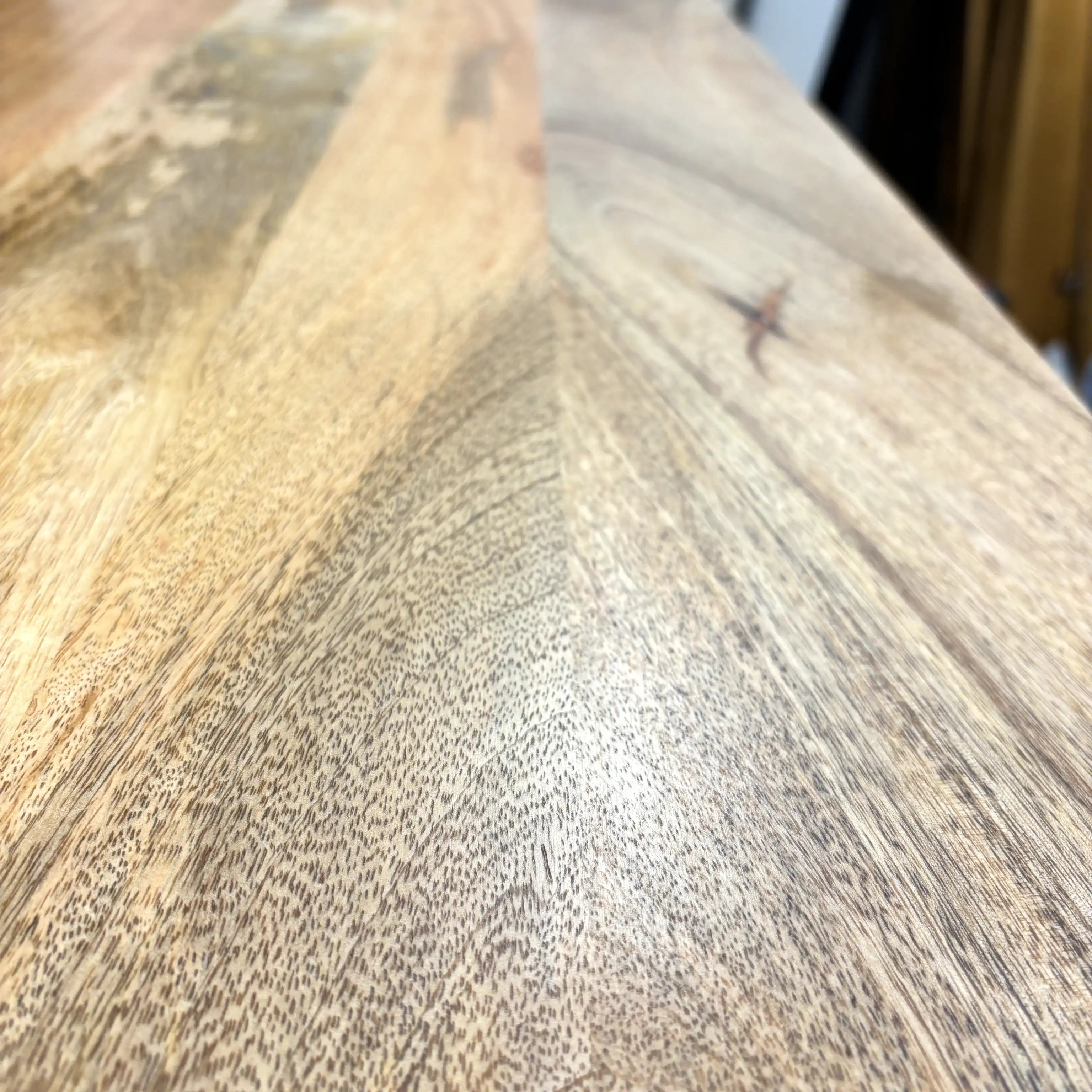 Mango Esstisch 160 cm mit klassischer Kante – Massivholz Zürich