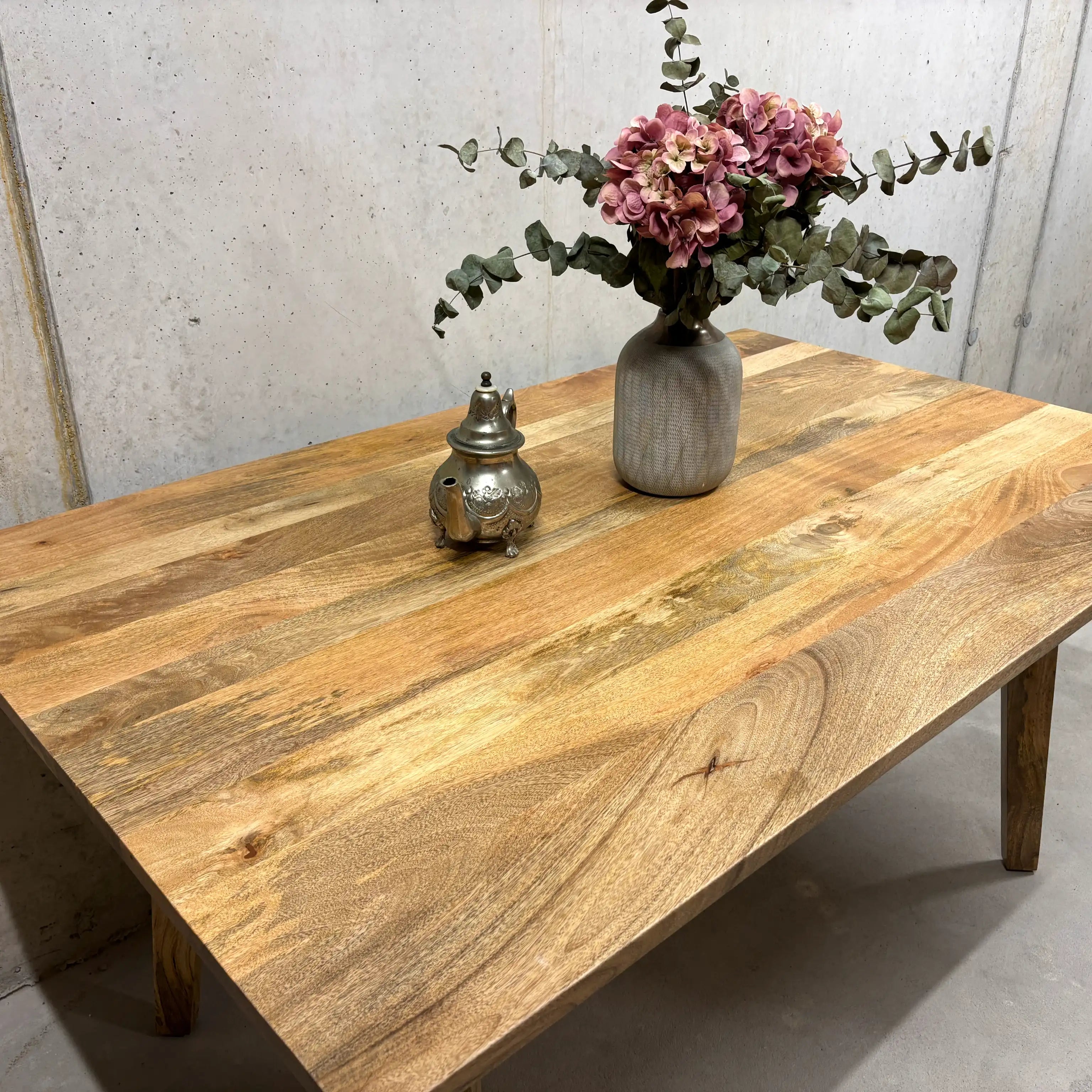 Mango Esstisch 160 cm mit klassischer Kante – Massivholz Zürich