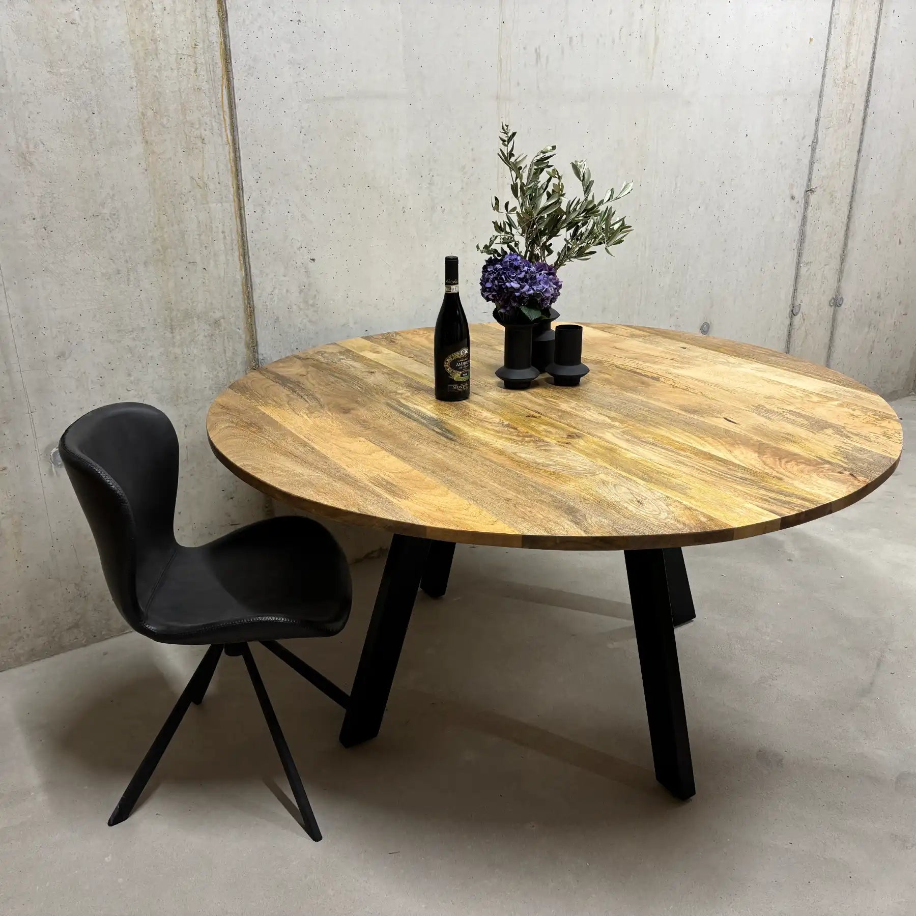 Mango Rundtisch 150 cm Esszimmertisch – Massivholz mit Stahlbeinen