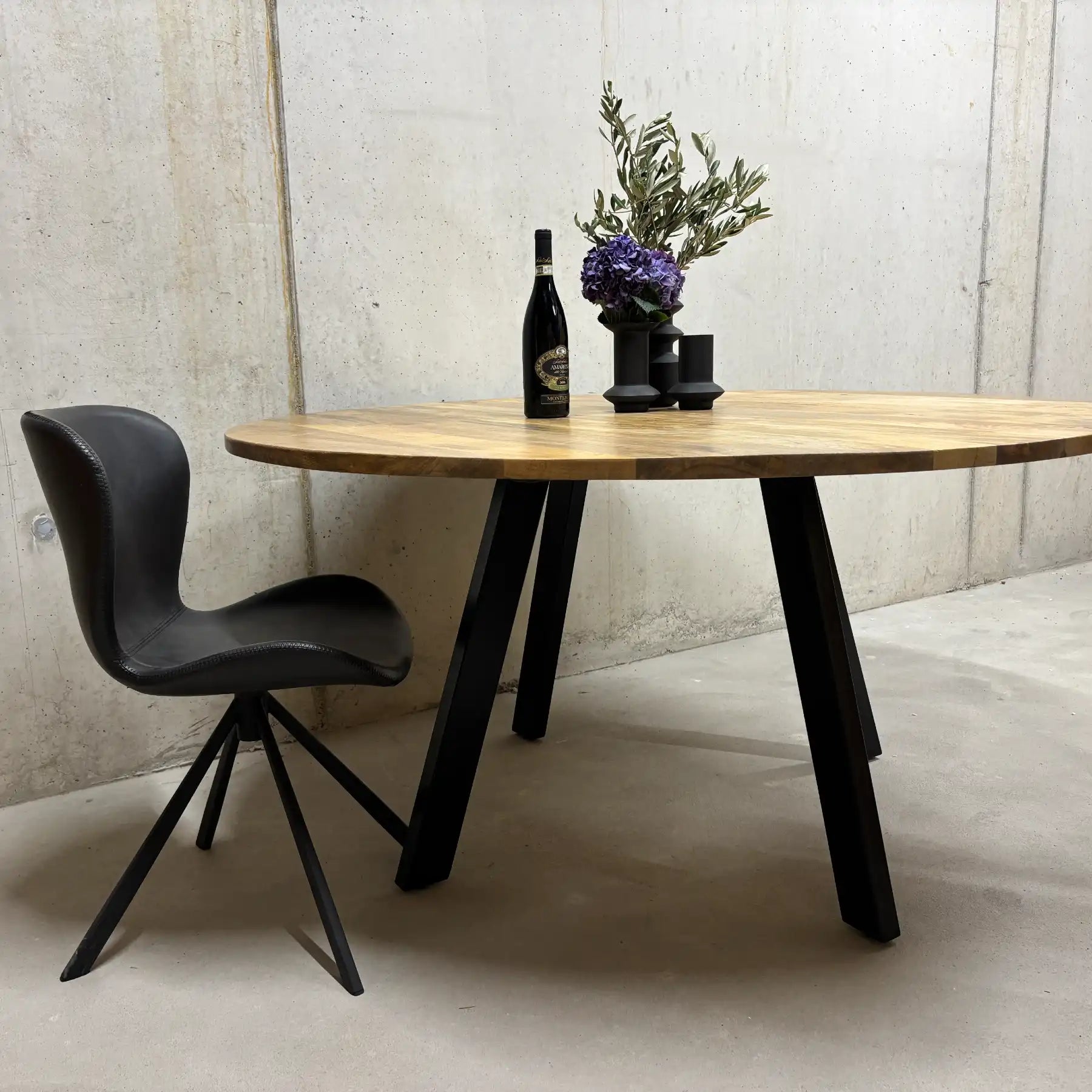 Mango Rundtisch 150 cm Esszimmertisch – Massivholz mit Stahlbeinen