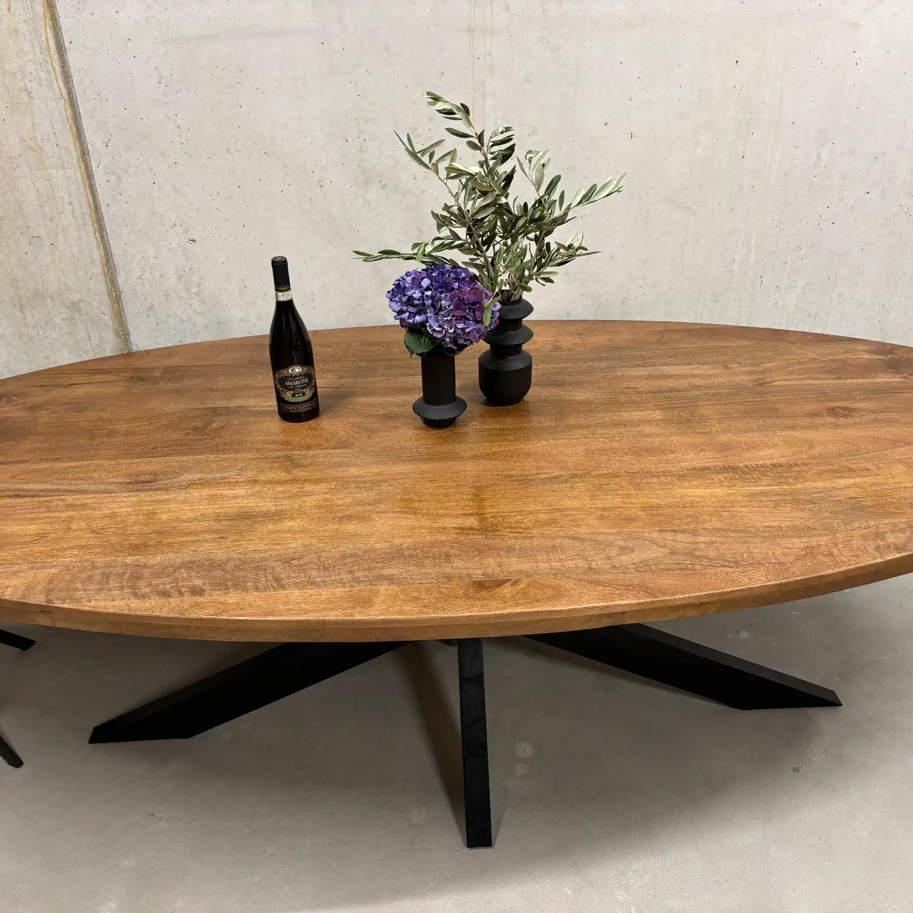 Ovaler Mango Esstisch 240x120 cm – Massivholz Tisch mit Stahlfuß