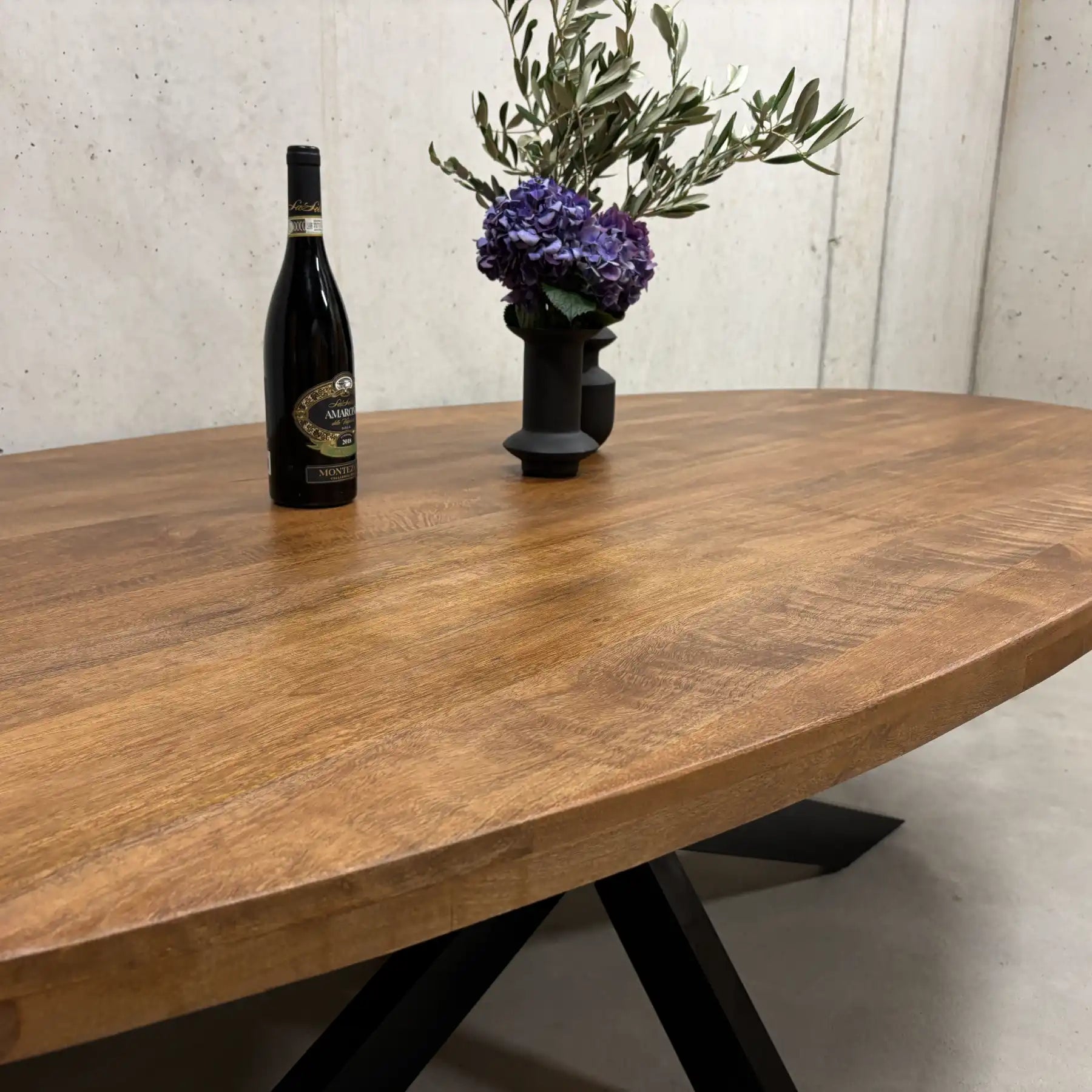 Ovaler Mango Esstisch 240x120 cm – Massivholz Tisch mit Stahlfuß