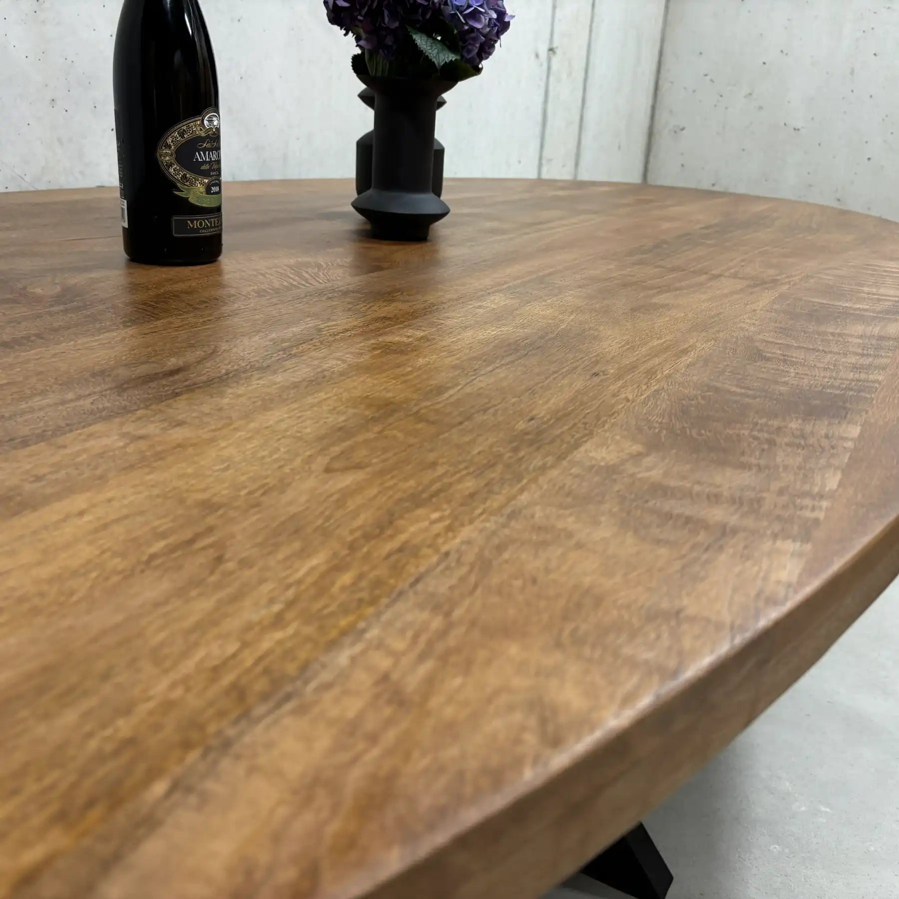 Ovaler Mango Esstisch 240x120 cm – Massivholz Tisch mit Stahlfuß