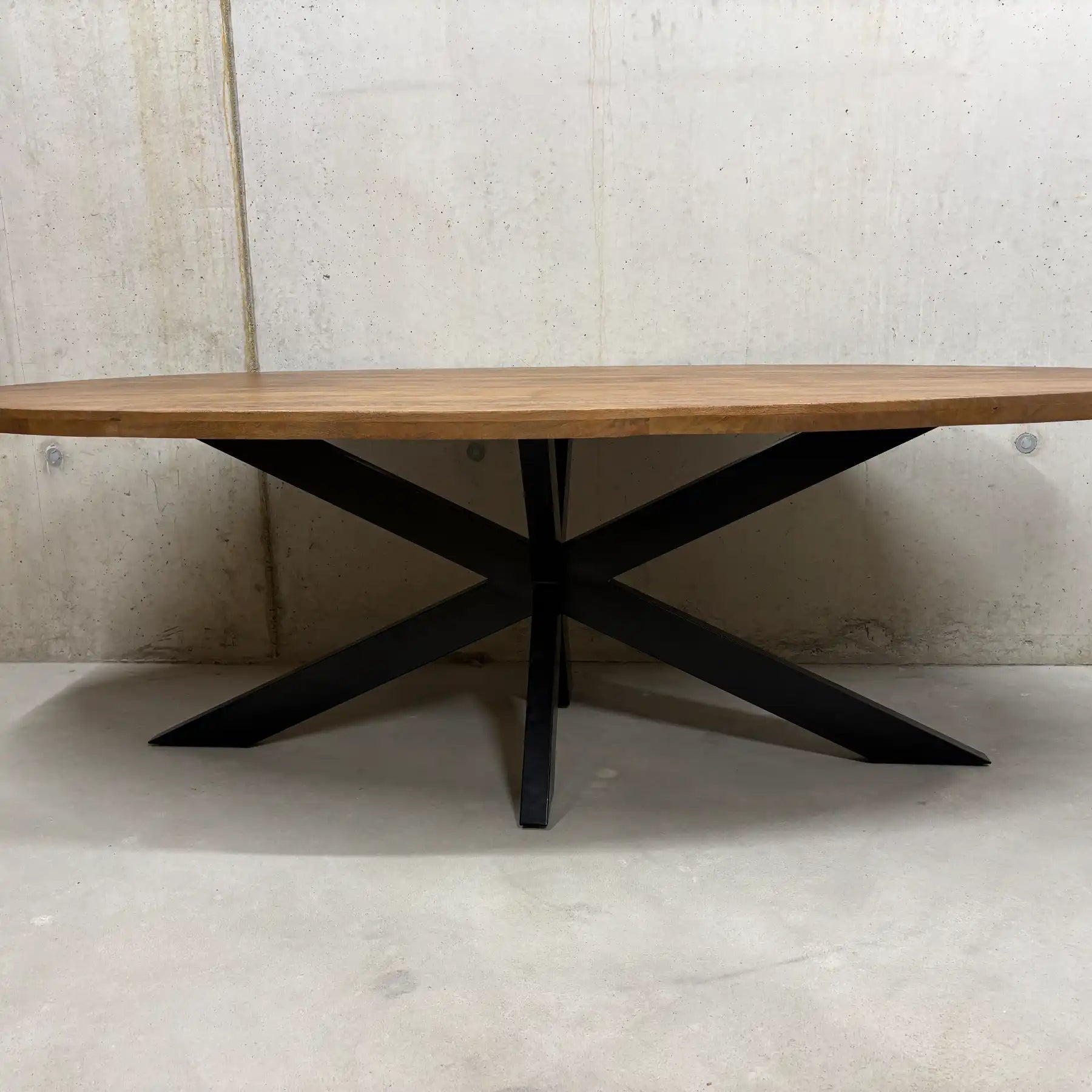 Ovaler Mango Esstisch 240x120 cm – Massivholz Tisch mit Stahlfuß