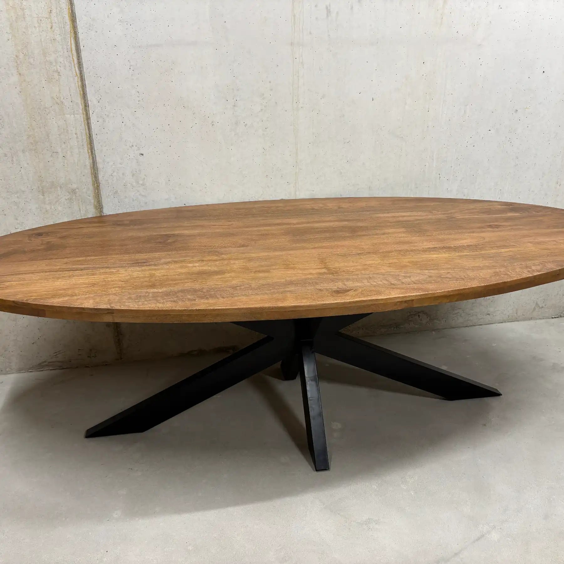 Ovaler Mango Esstisch 240x120 cm – Massivholz Tisch mit Stahlfuß