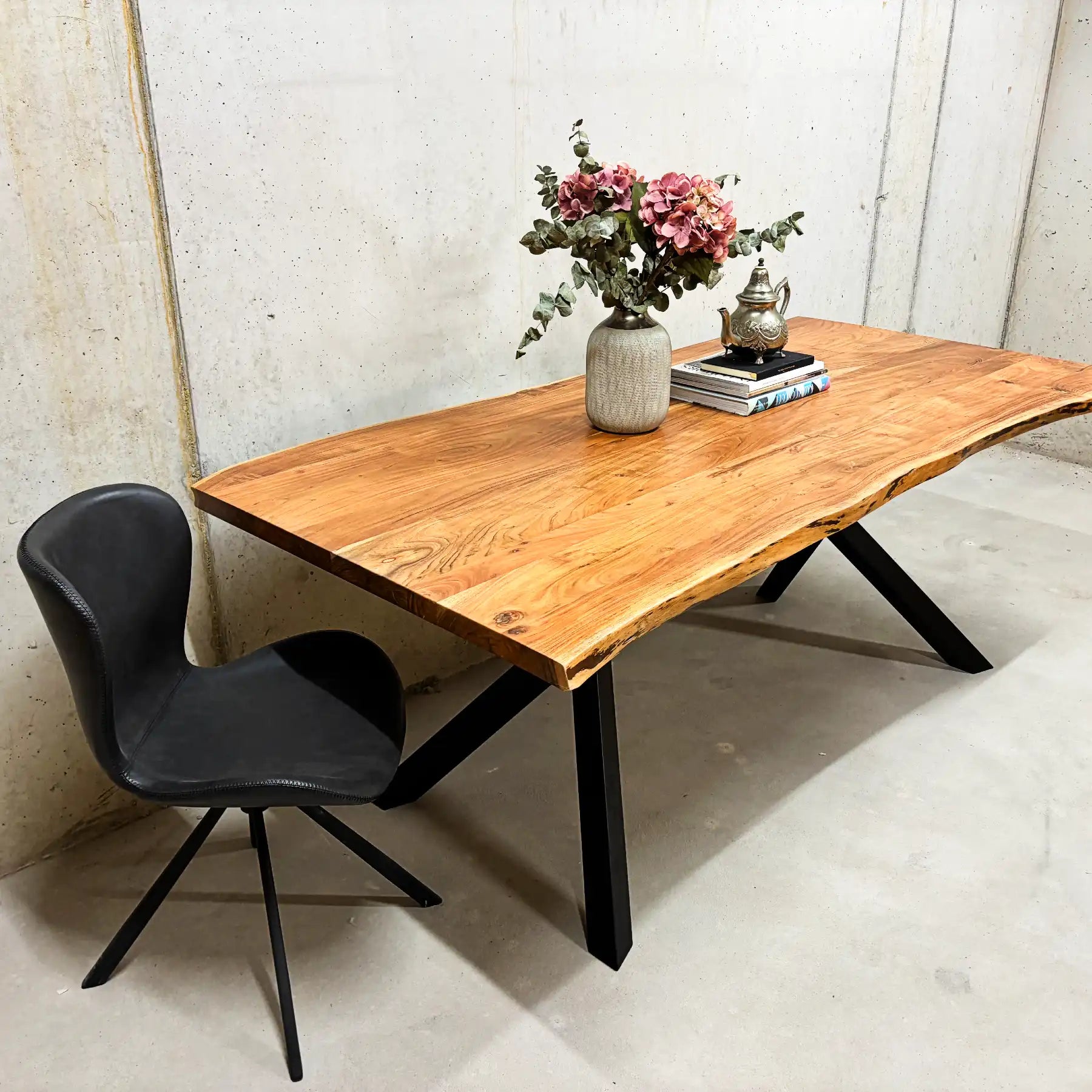 Acacia Esstisch 180 cm mit Baumkante - "The balanced X Table 180"