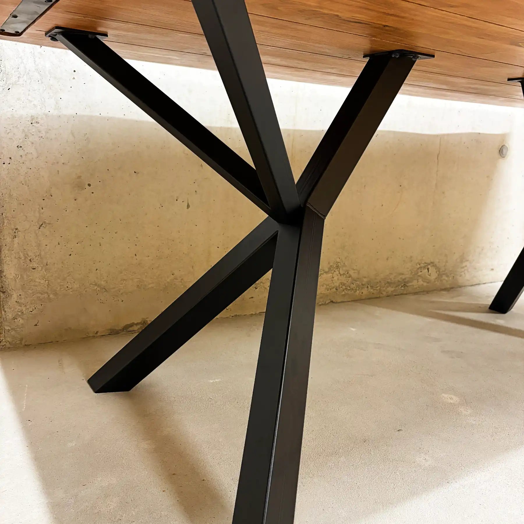 Table en bois d'acacia "La Table X équilibrée 180"