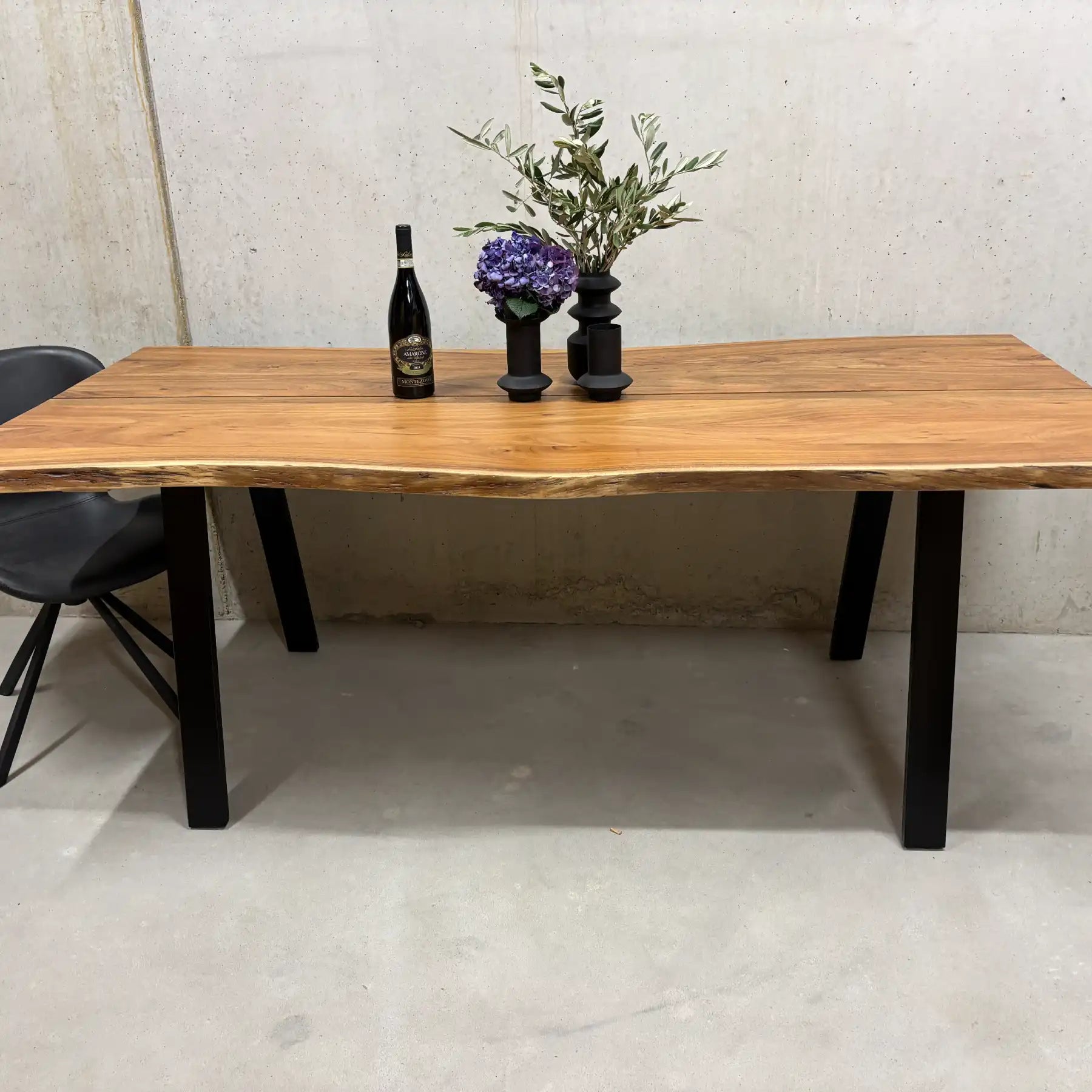 Acacia Esstisch 200 cm – Massivholz Tisch mit Mittel-Slot & Stahlbeinen