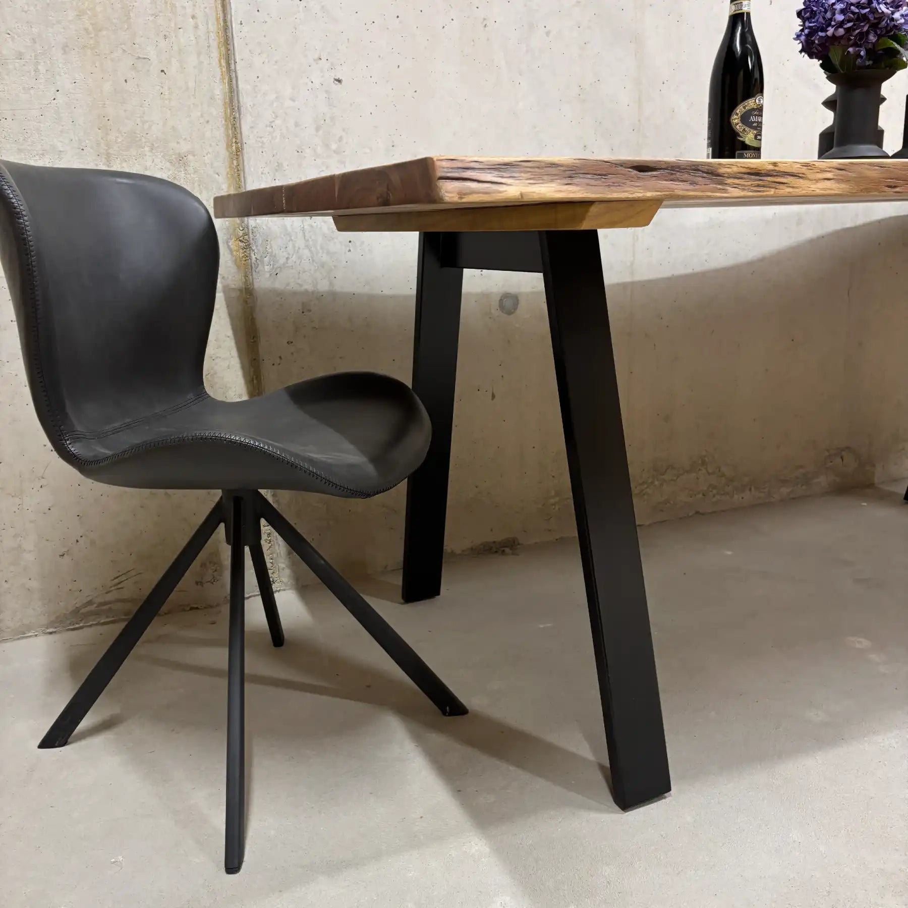 Acacia Esstisch 200 cm – Massivholz Tisch mit Mittel-Slot & Stahlbeinen