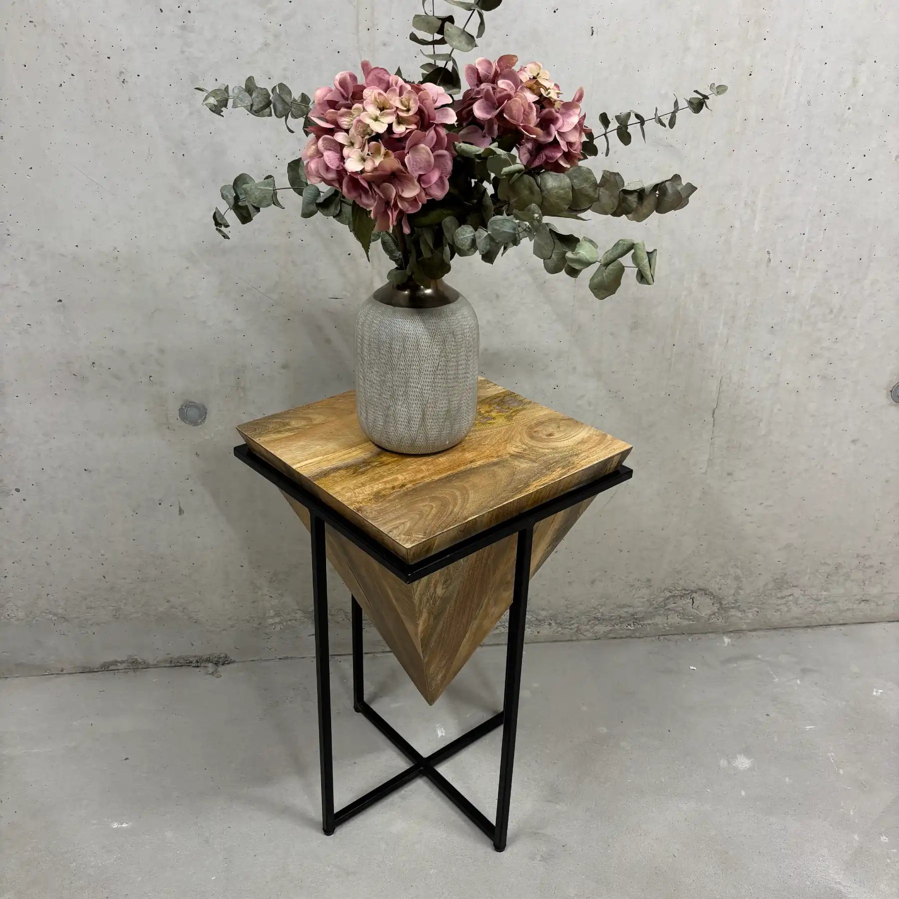 Mango Couchtisch 36x36 cm – Beistelltisch mit Stahlgestell pyramide