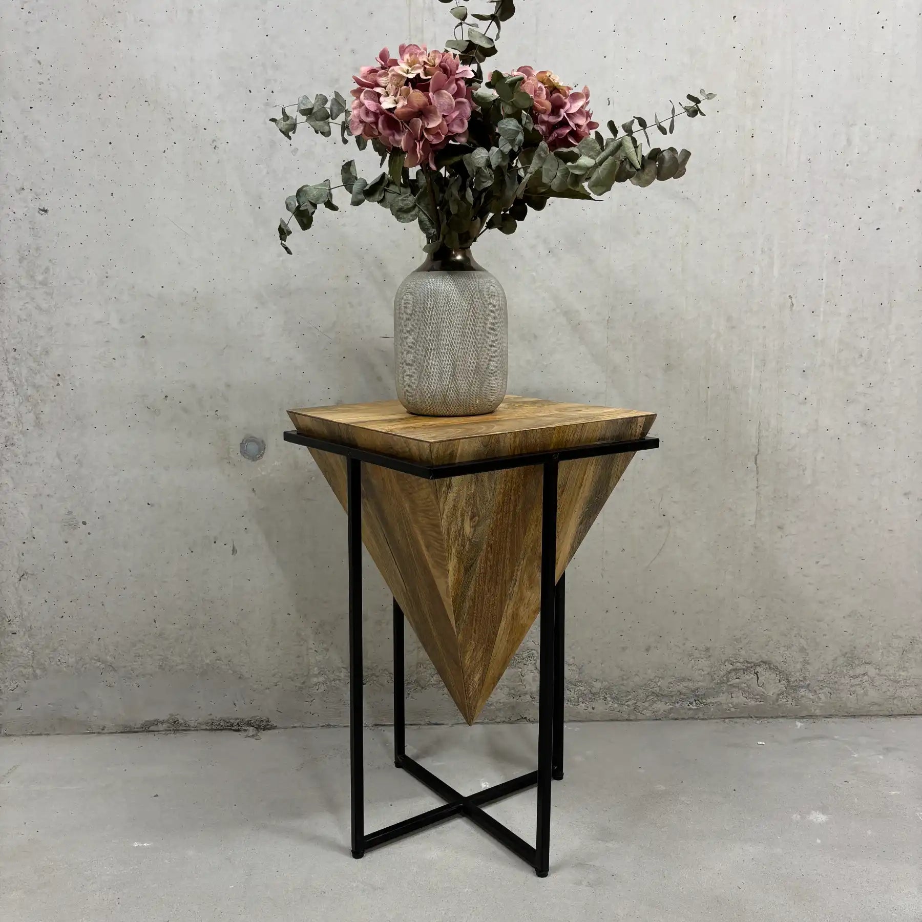 Mango Couchtisch 36x36 cm – Beistelltisch mit Stahlgestell pyramide