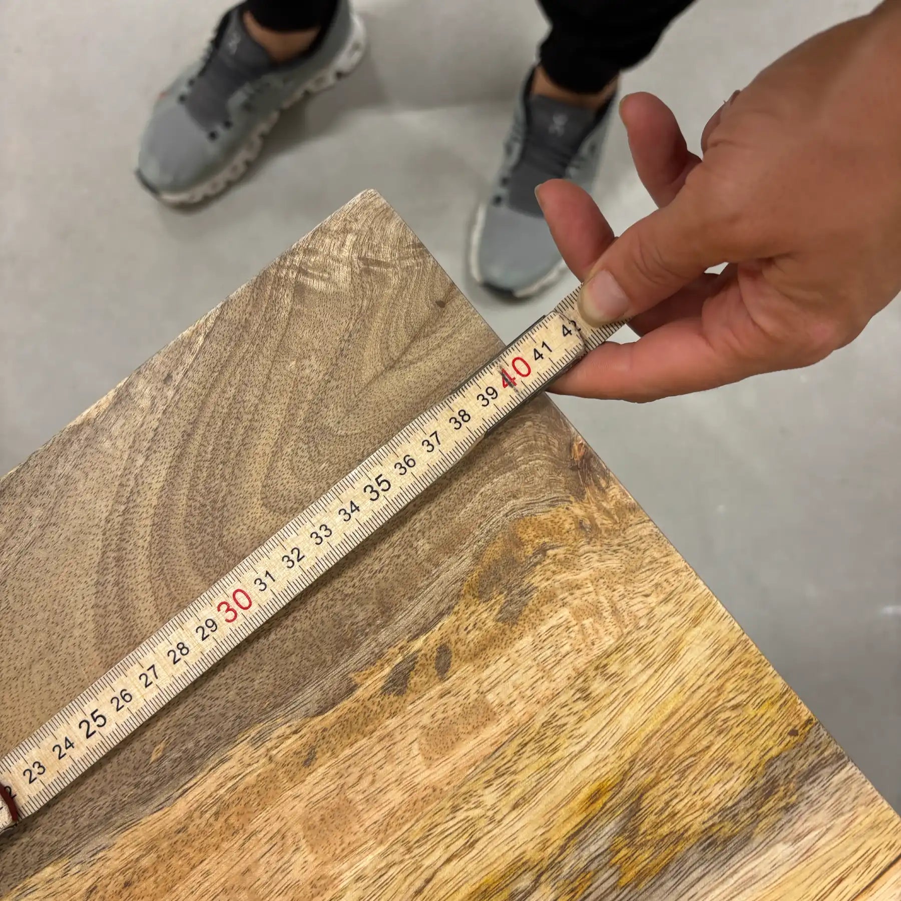 Mango Couchtisch 36x36 cm – Beistelltisch mit Stahlgestell pyramide