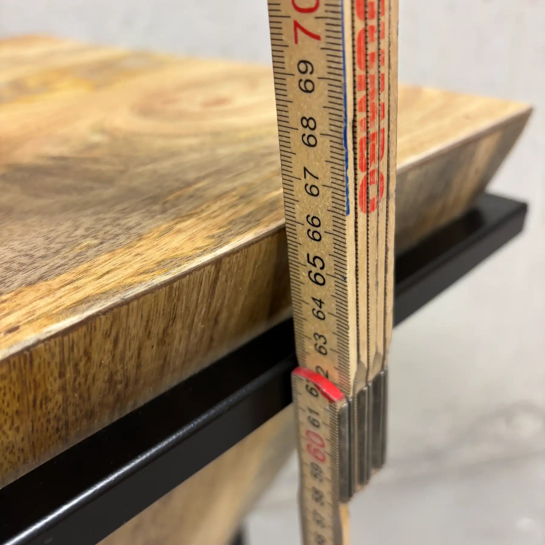 Mango Couchtisch 36x36 cm – Beistelltisch mit Stahlgestell pyramide