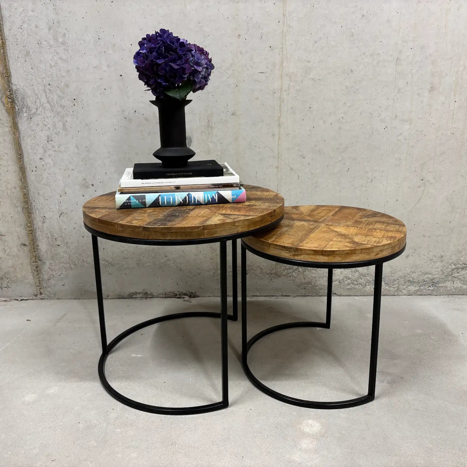Mango Nesting Tables rund – 2er-Set Couchtische mit Stahlgestell