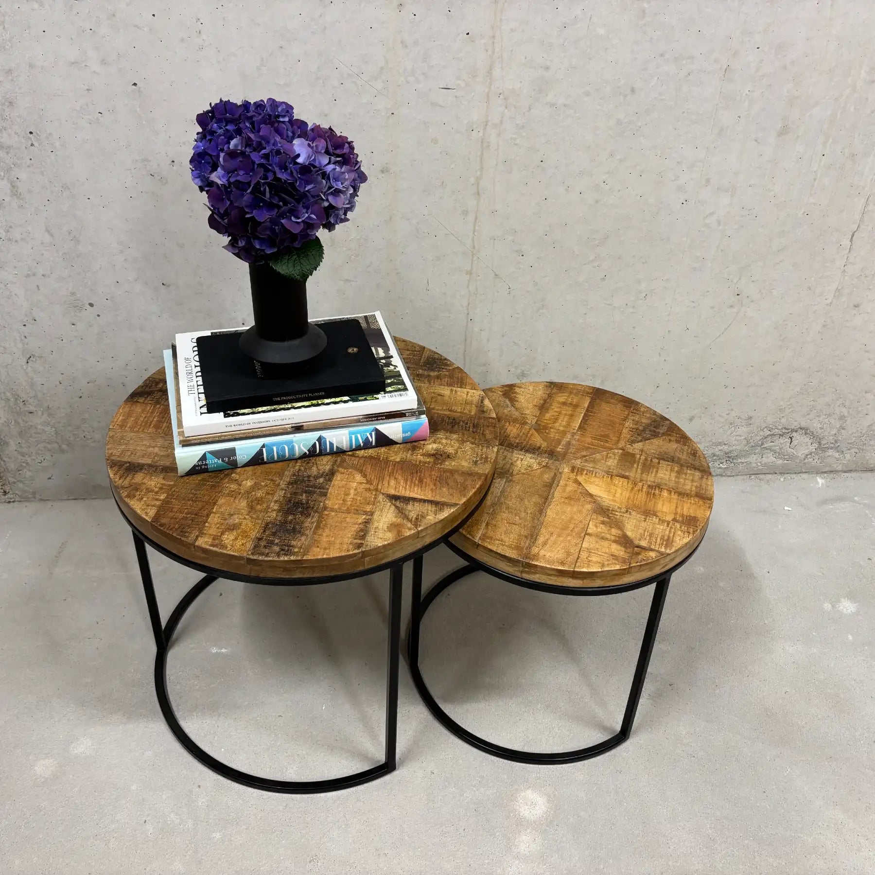 Mango Nesting Tables rund – 2er-Set Couchtische mit Stahlgestell