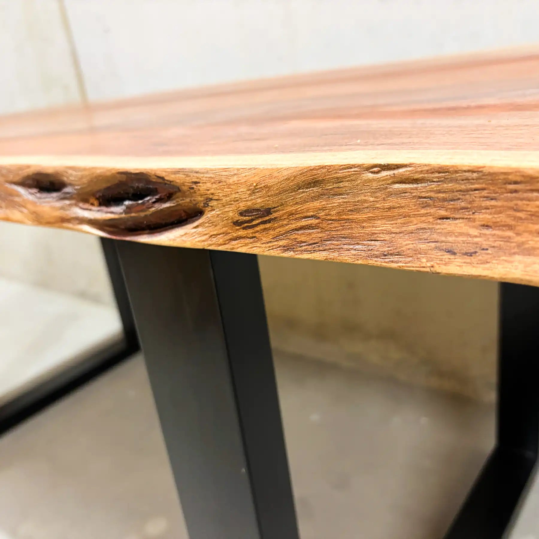 Akazienholz Esstisch 180x94 cm – Massivholz Tisch mit U-Stahlbeinen