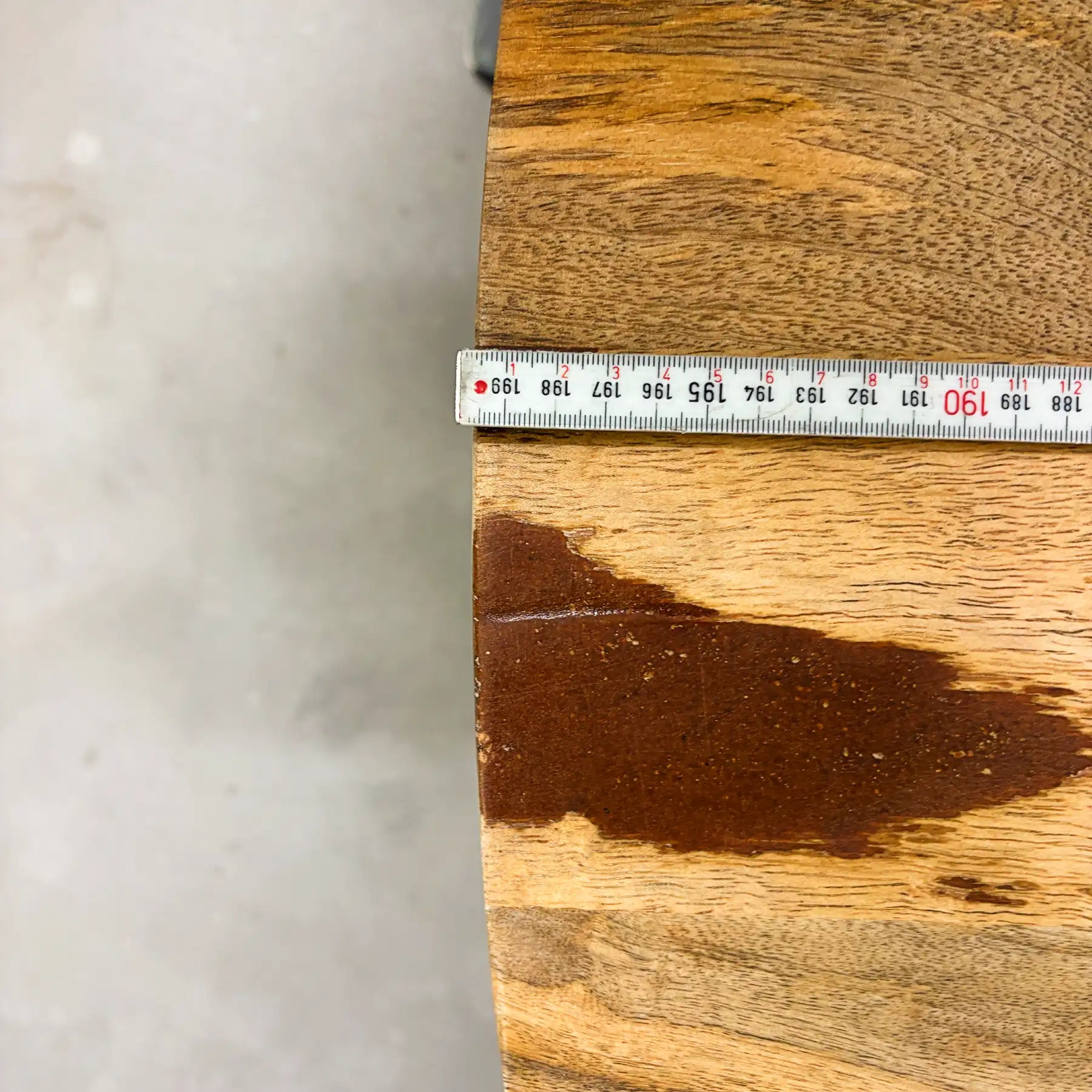 Mango Esstisch 200 cm – Bootsform mit Schweizer Kante & Stahlbeinen