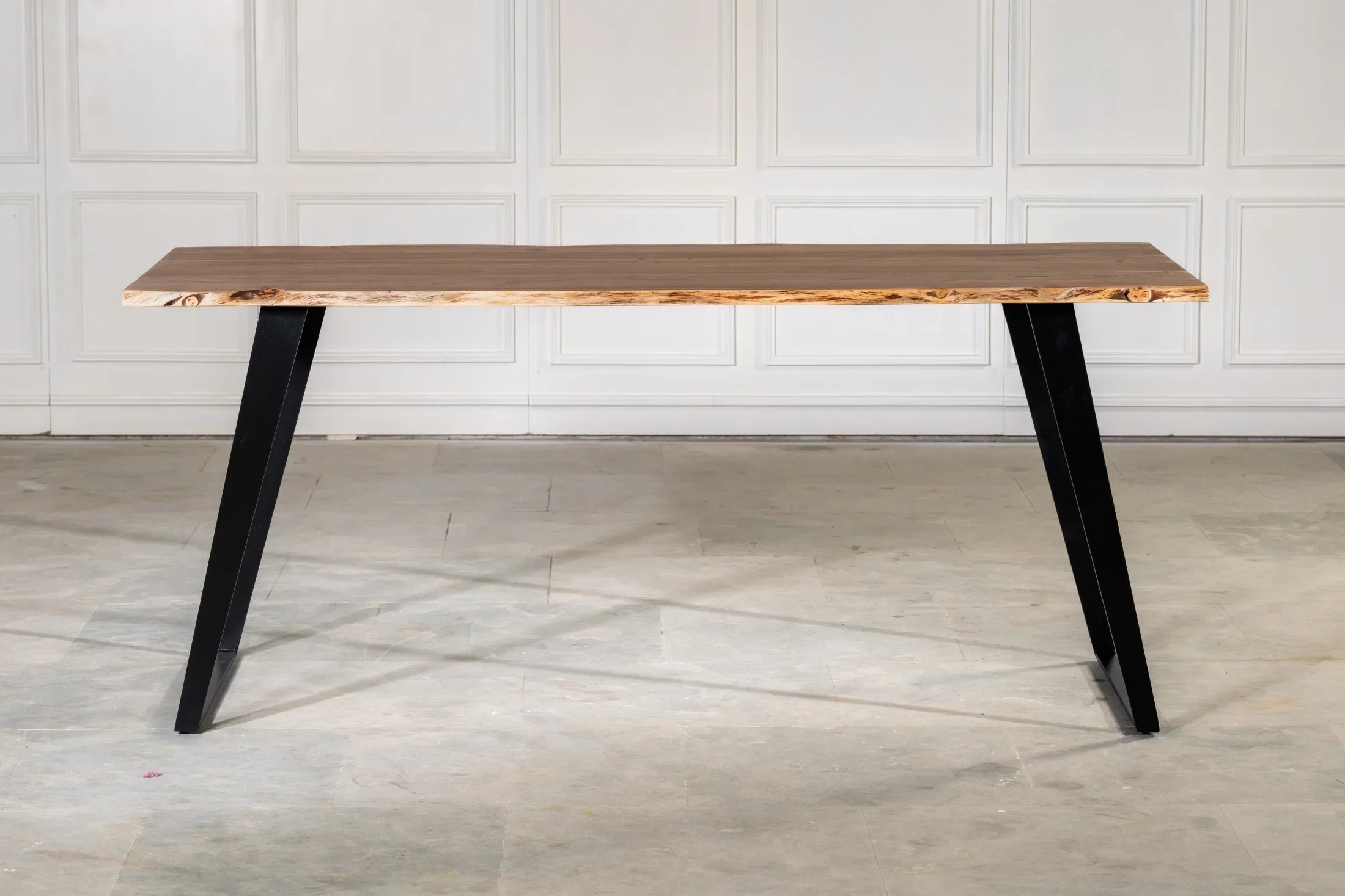 Live Edge Esstisch 180 cm – Schräg U Beine
