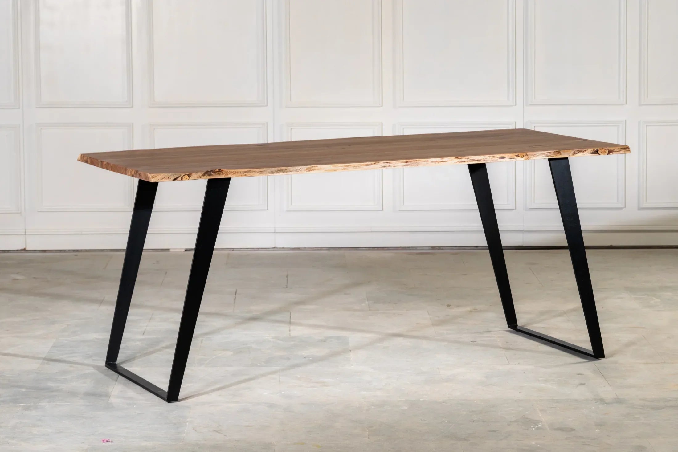 Live Edge Esstisch 180 cm – Schräg U Beine