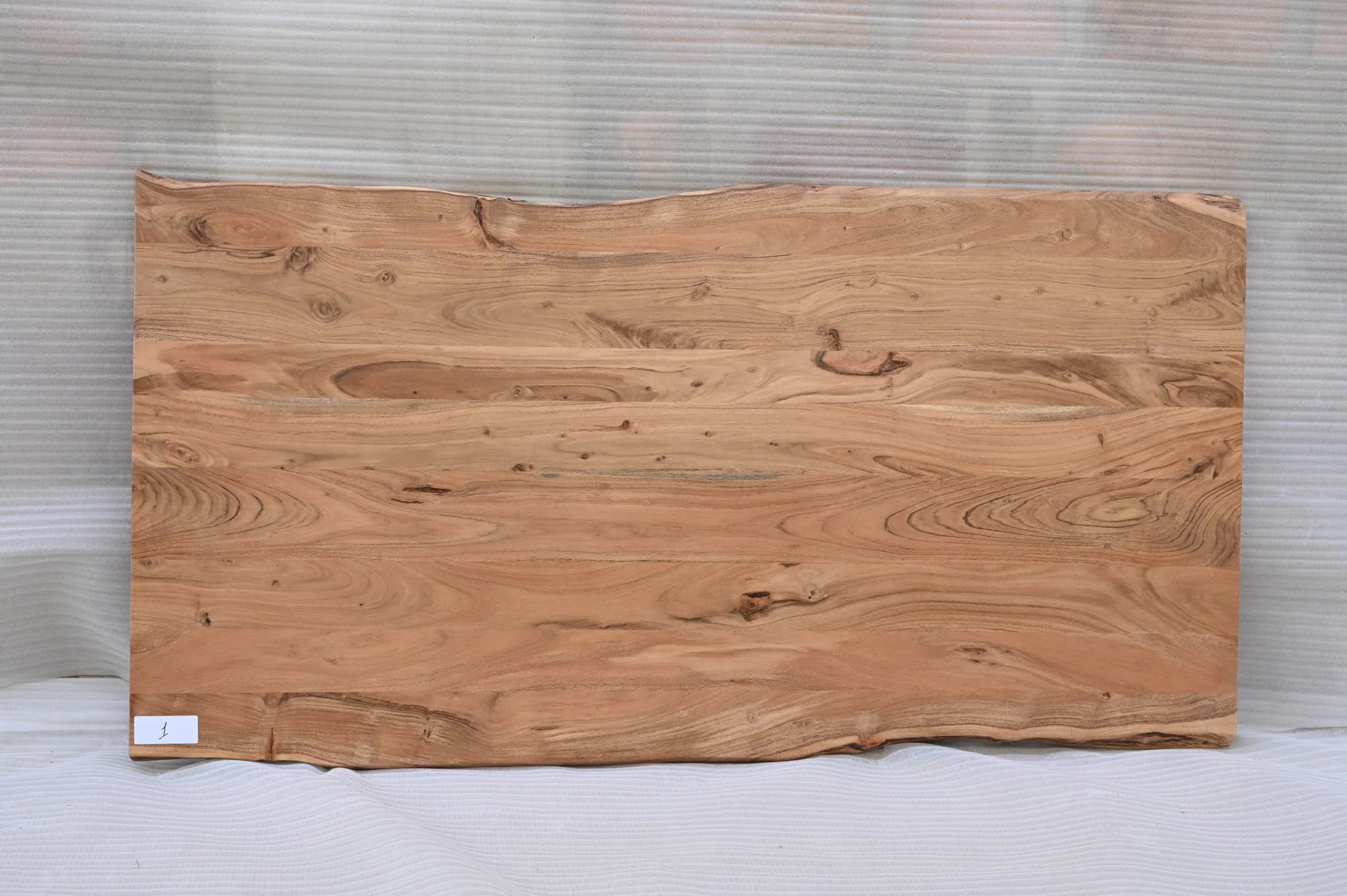 Live Edge Esstisch 180 cm – Wähle Tischplatte & Beine