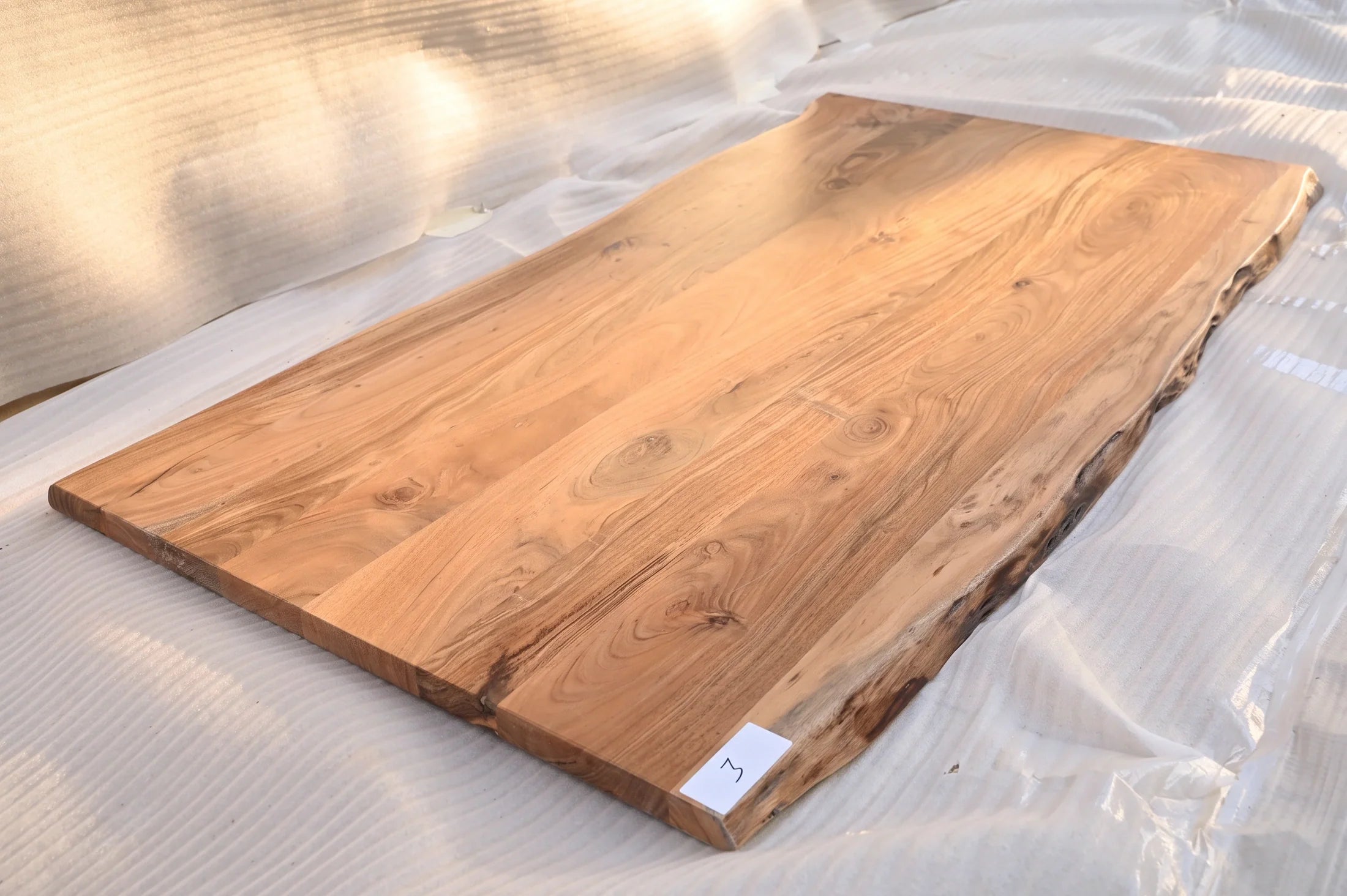 Baumkante Tischplatte Unikat 003 – Akazie 180 cm, Baumkante im Detail #Tischplatte_Unikat 003