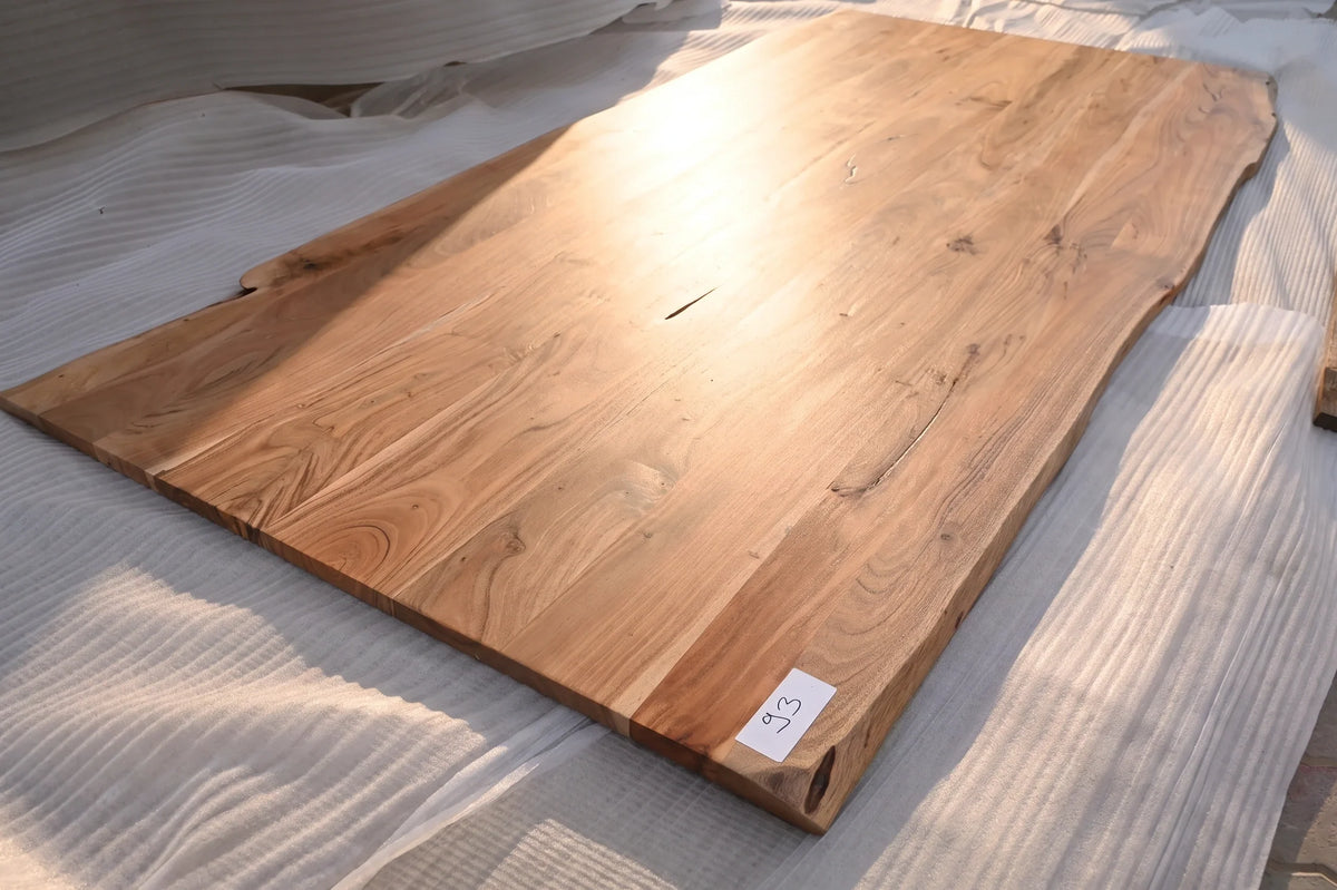 Baumkante Tischplatte Unikat 093 – Akazie 240 cm, Baumkante im Detail #Tischplatte_Unikat 093