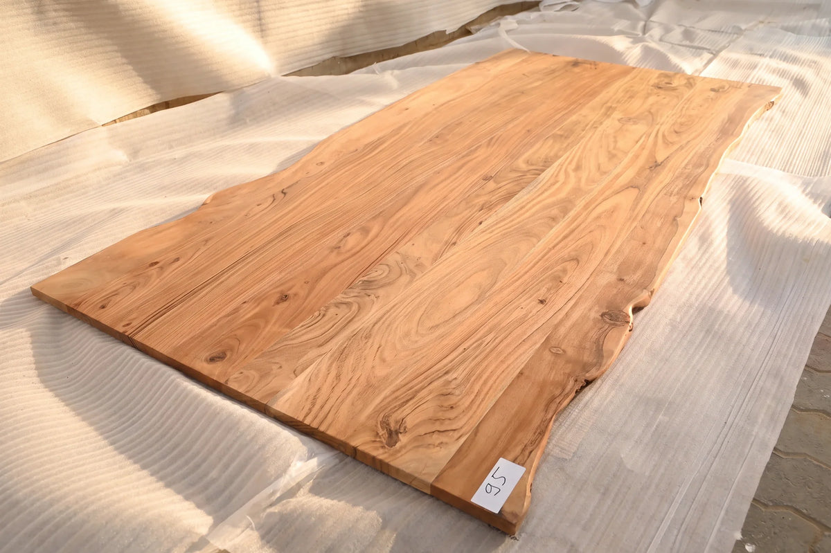 Baumkante Tischplatte Unikat 095 – Akazie 240 cm, Baumkante im Detail #Tischplatte_Unikat 095