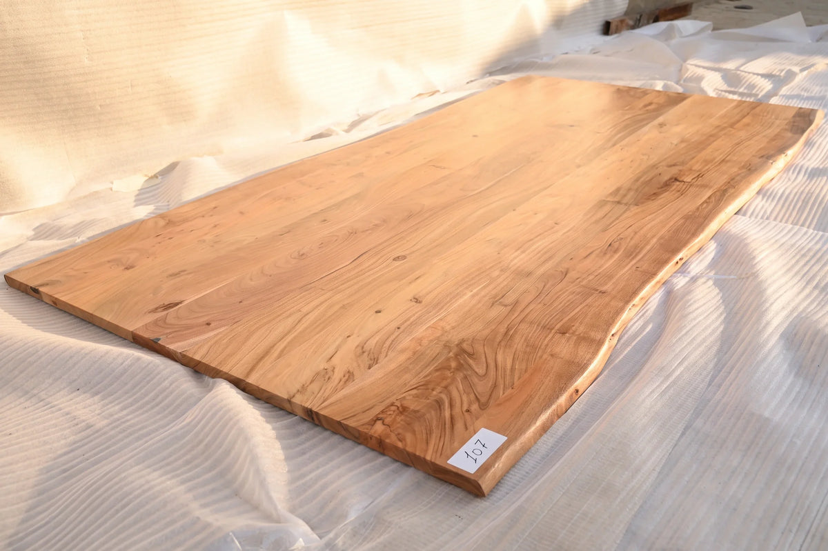 Baumkante Tischplatte Unikat 107 – Akazie 240 cm, Baumkante im Detail #Tischplatte_Unikat 107