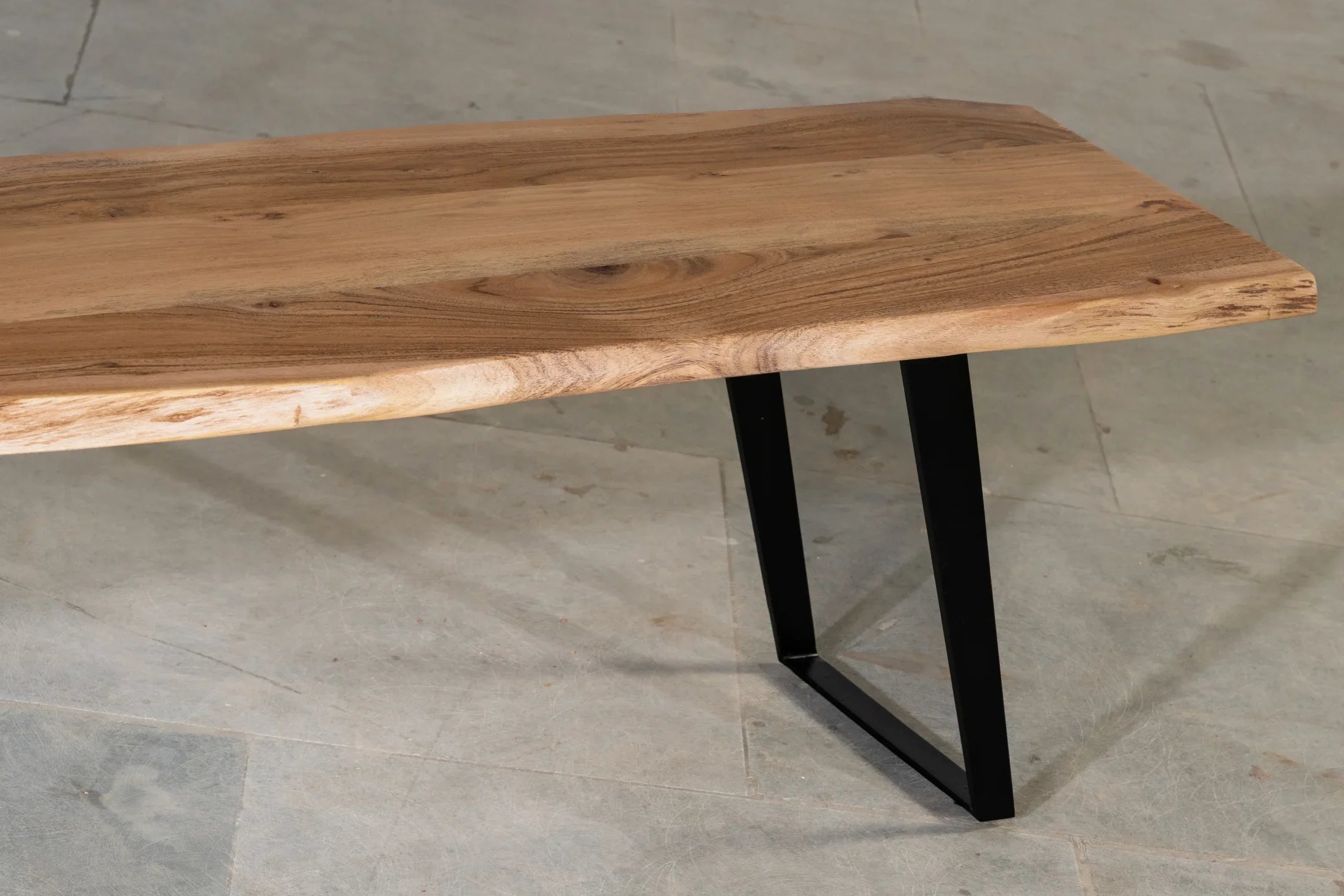 Live Edge Bank 180 cm – Akazie Massivholz