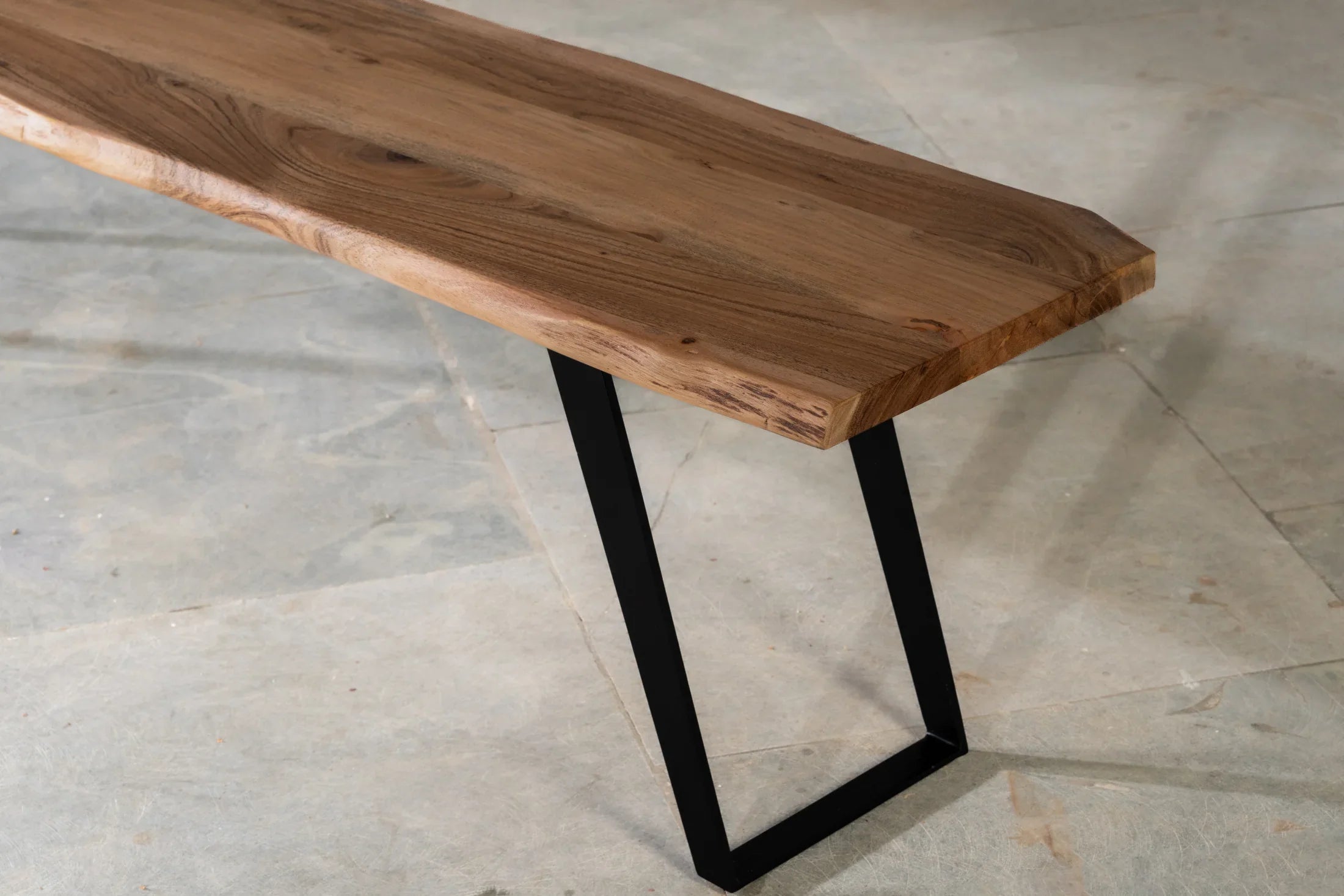Live Edge Bank 180 cm – Akazie Massivholz