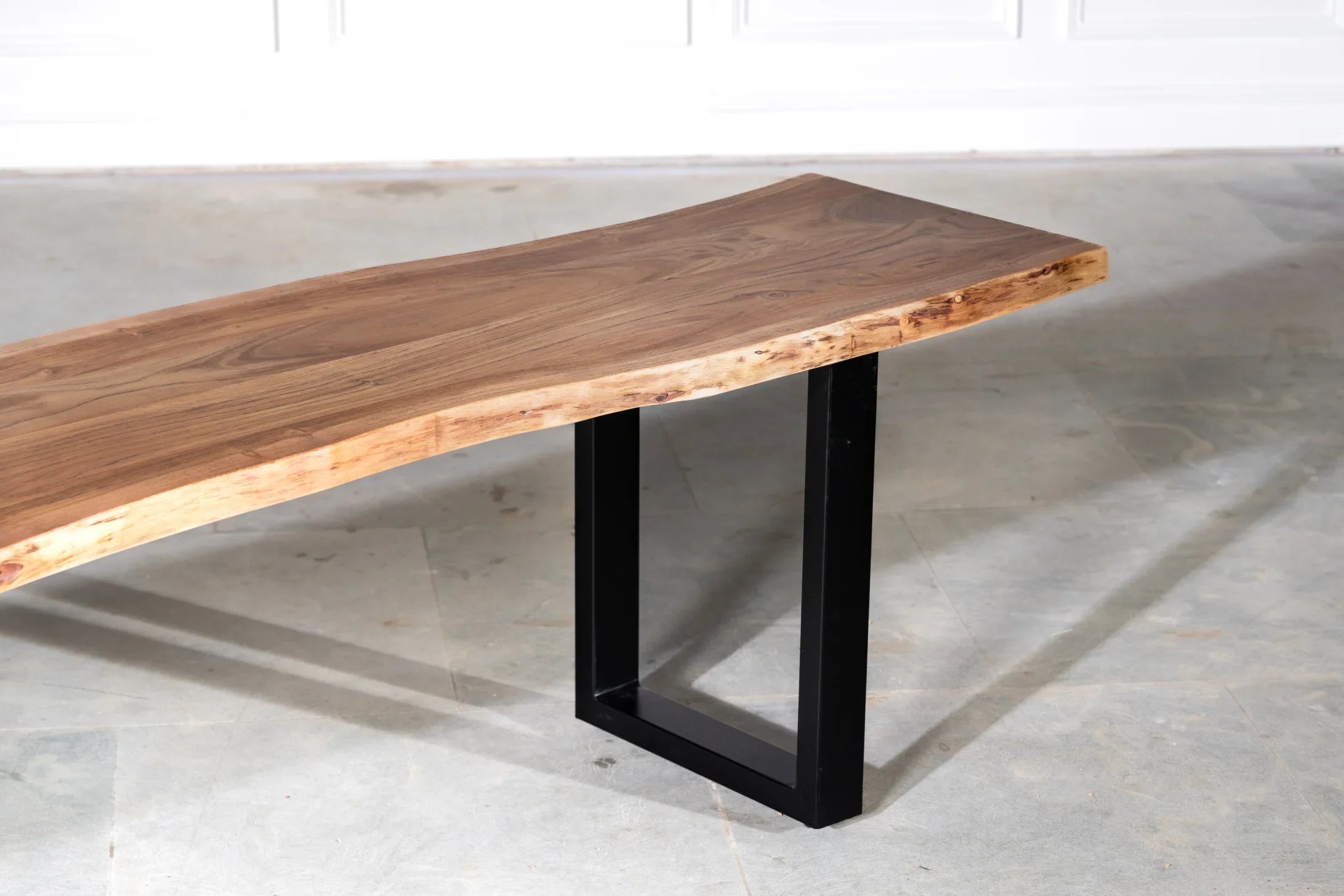 Live Edge Bank 240 cm – Akazie Massivholz