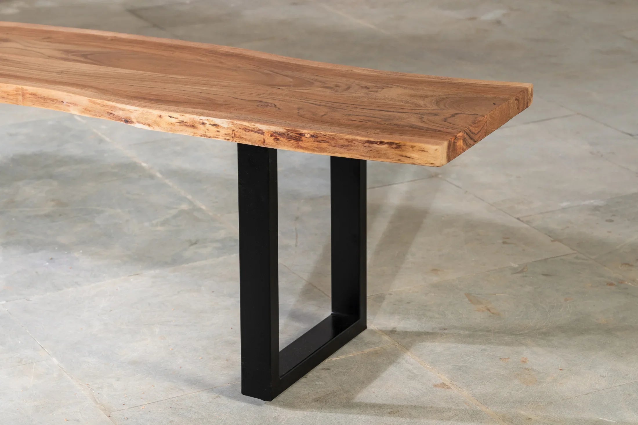 Live Edge Bank 240 cm – Akazie Massivholz