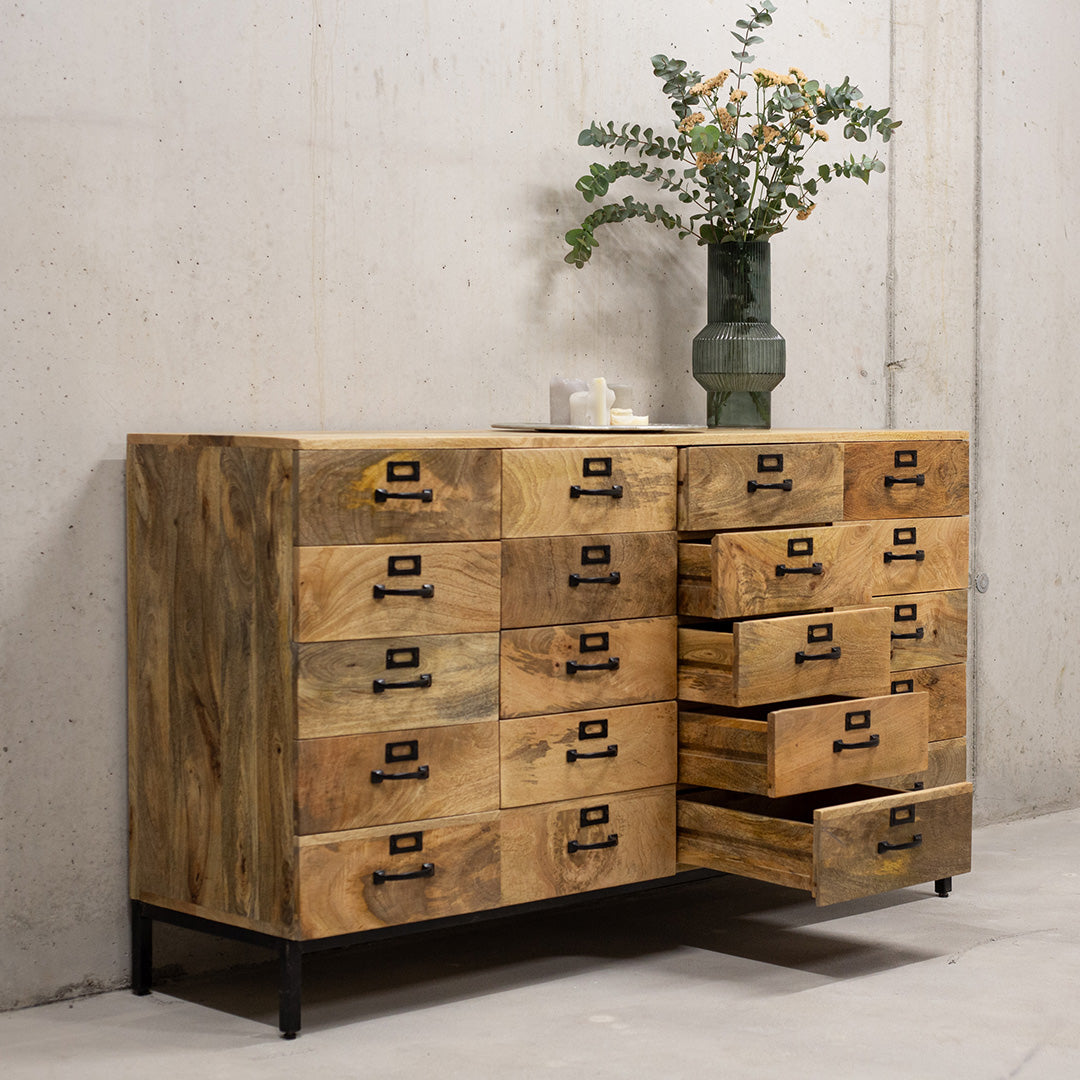 Apothekerschrank aus Massivholz "Der Apotheker"