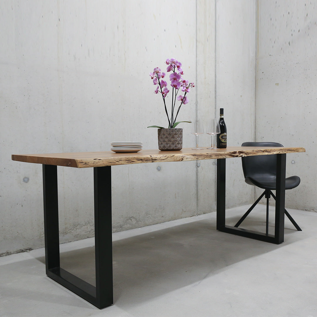 Akazienholztisch mit Baumkante  „The Sturdy Live edge Table 200“