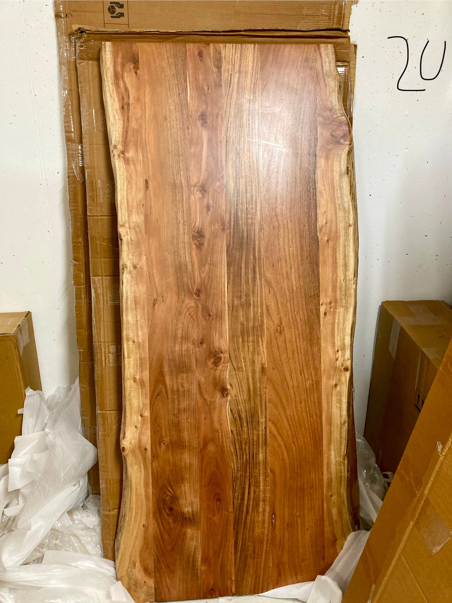 Table en bois d'acacia "The Sturdy Live Edge Table 180"