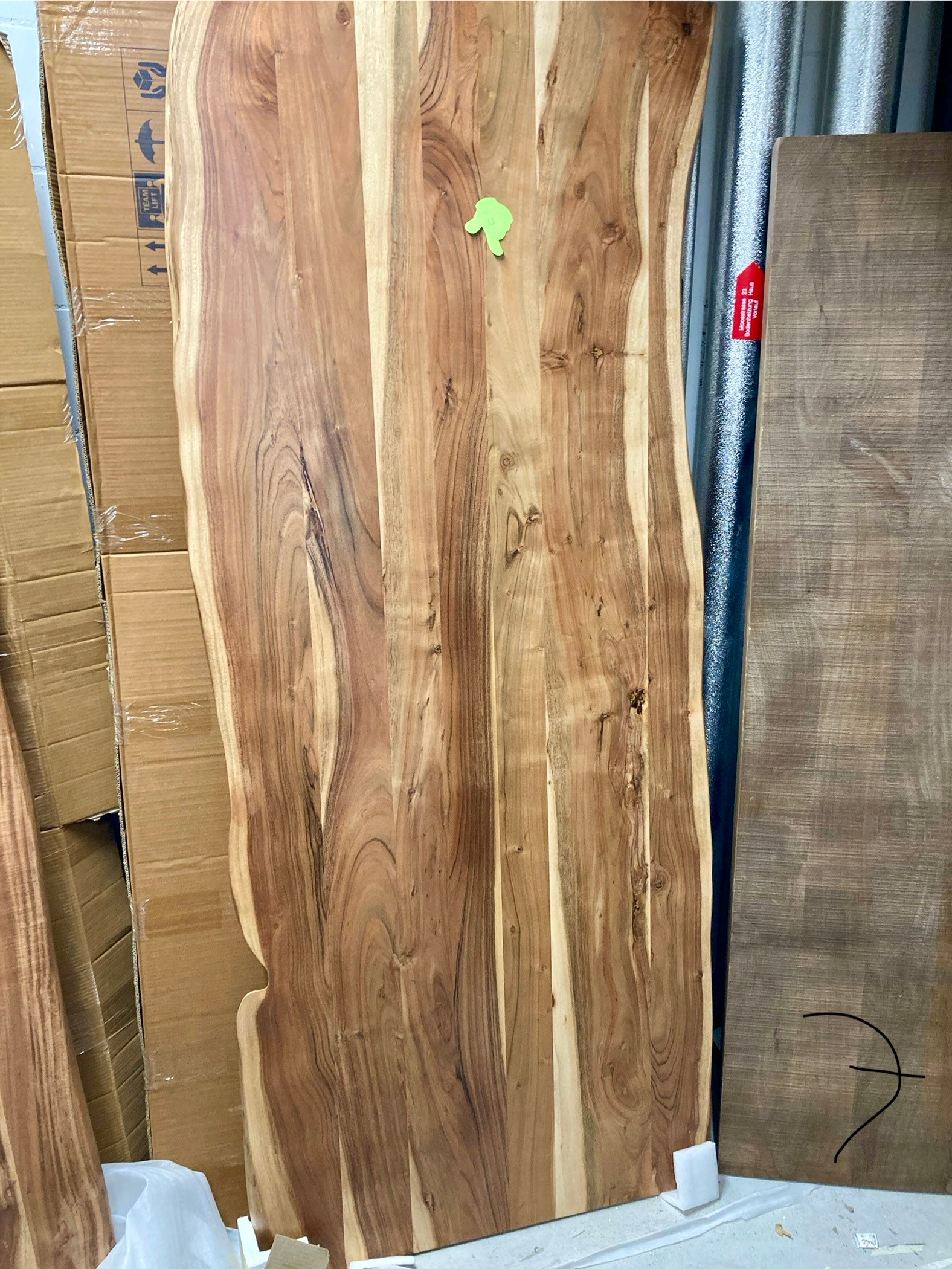 Akazienholztisch mit Baumkante  „The Sturdy Live edge Table 200“