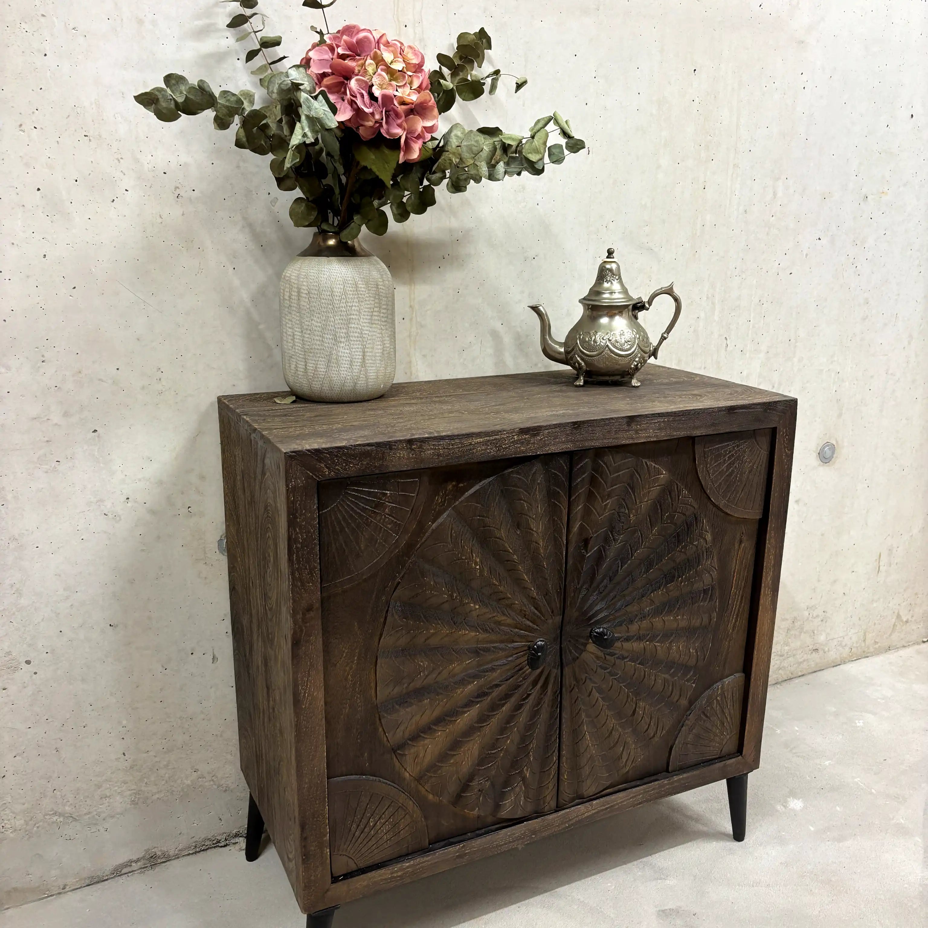 Sideboard -Mango 2 doors hand carved
