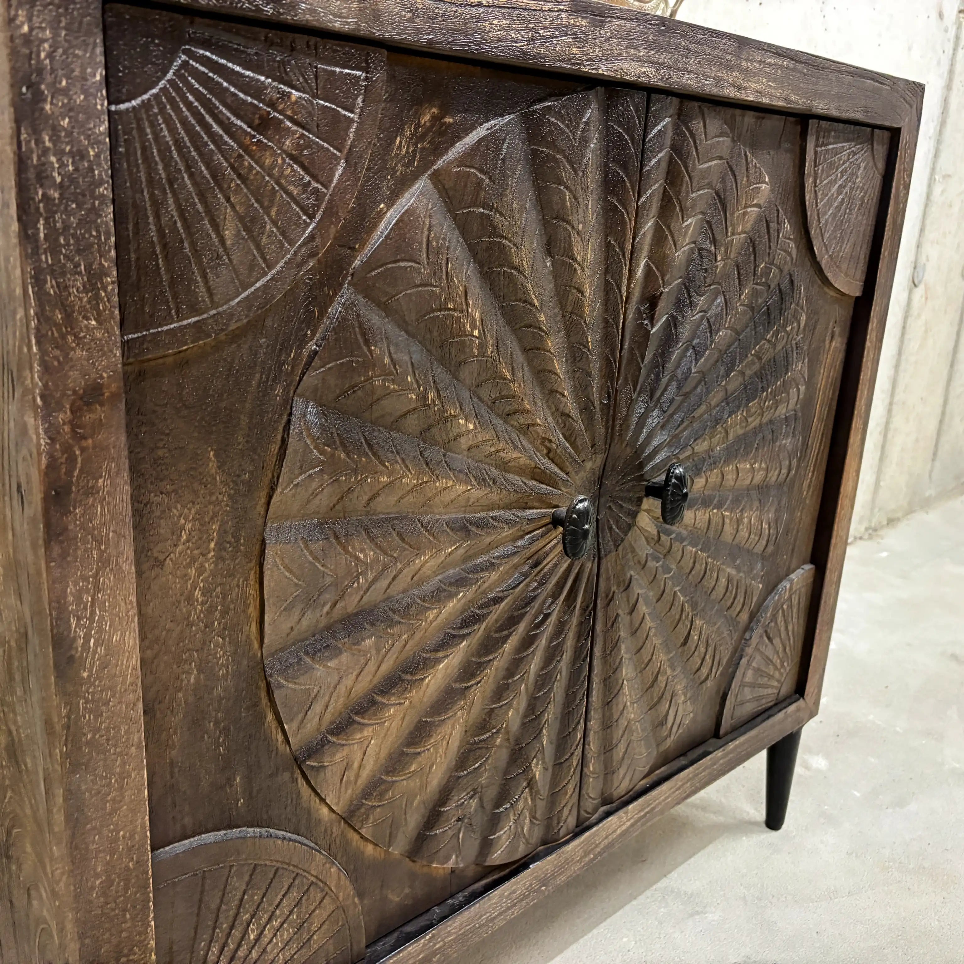 Sideboard -Mango 2 doors hand carved