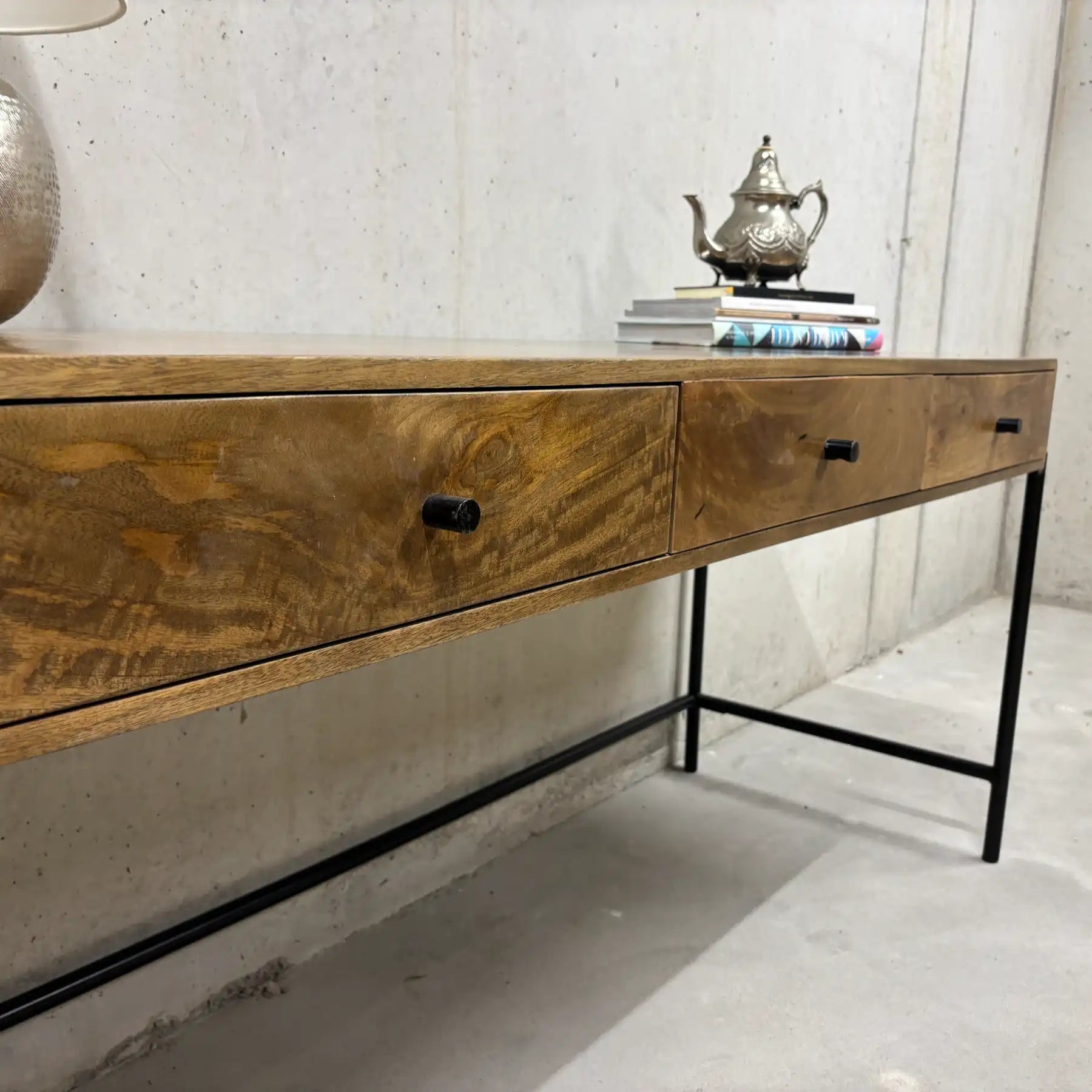 Bureau en manguier à 3 tiroirs – bureau armoire en bois massif 