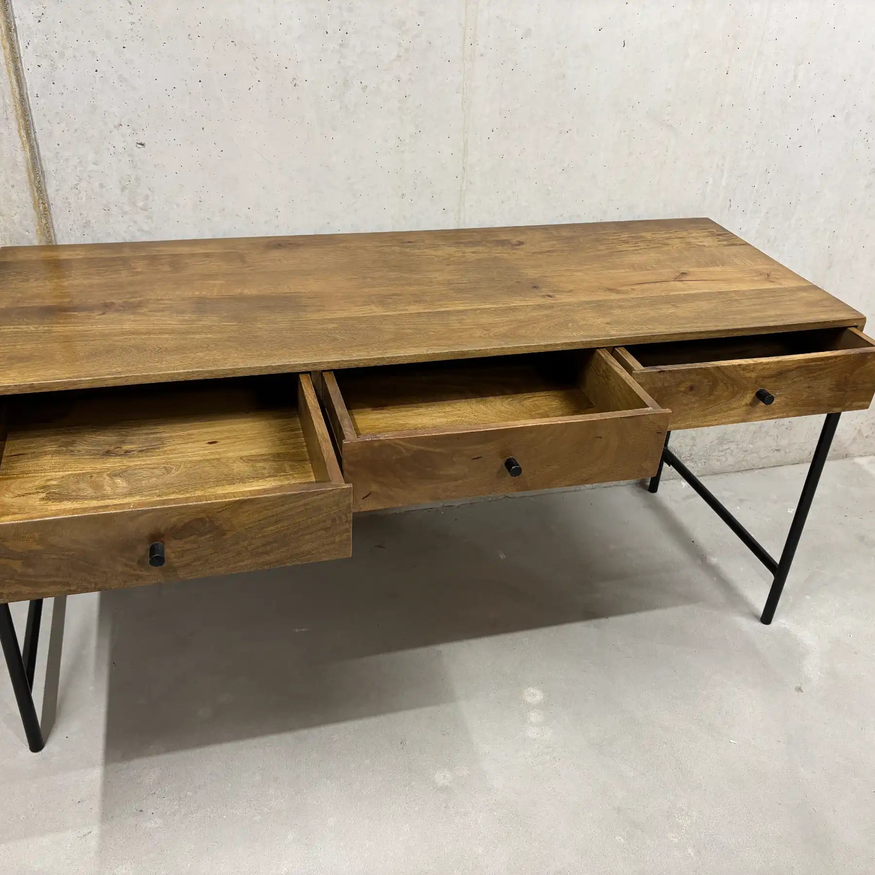 Bureau en manguier à 3 tiroirs – bureau armoire en bois massif 