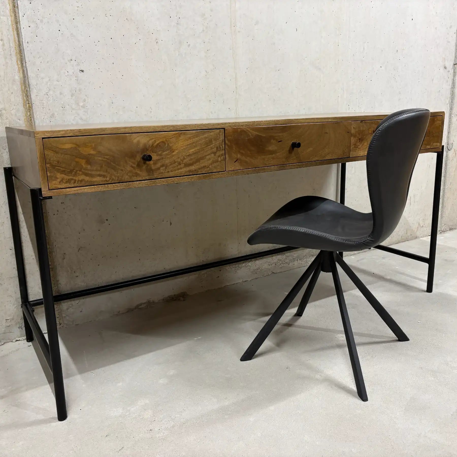 Bureau en manguier à 3 tiroirs – bureau armoire en bois massif 