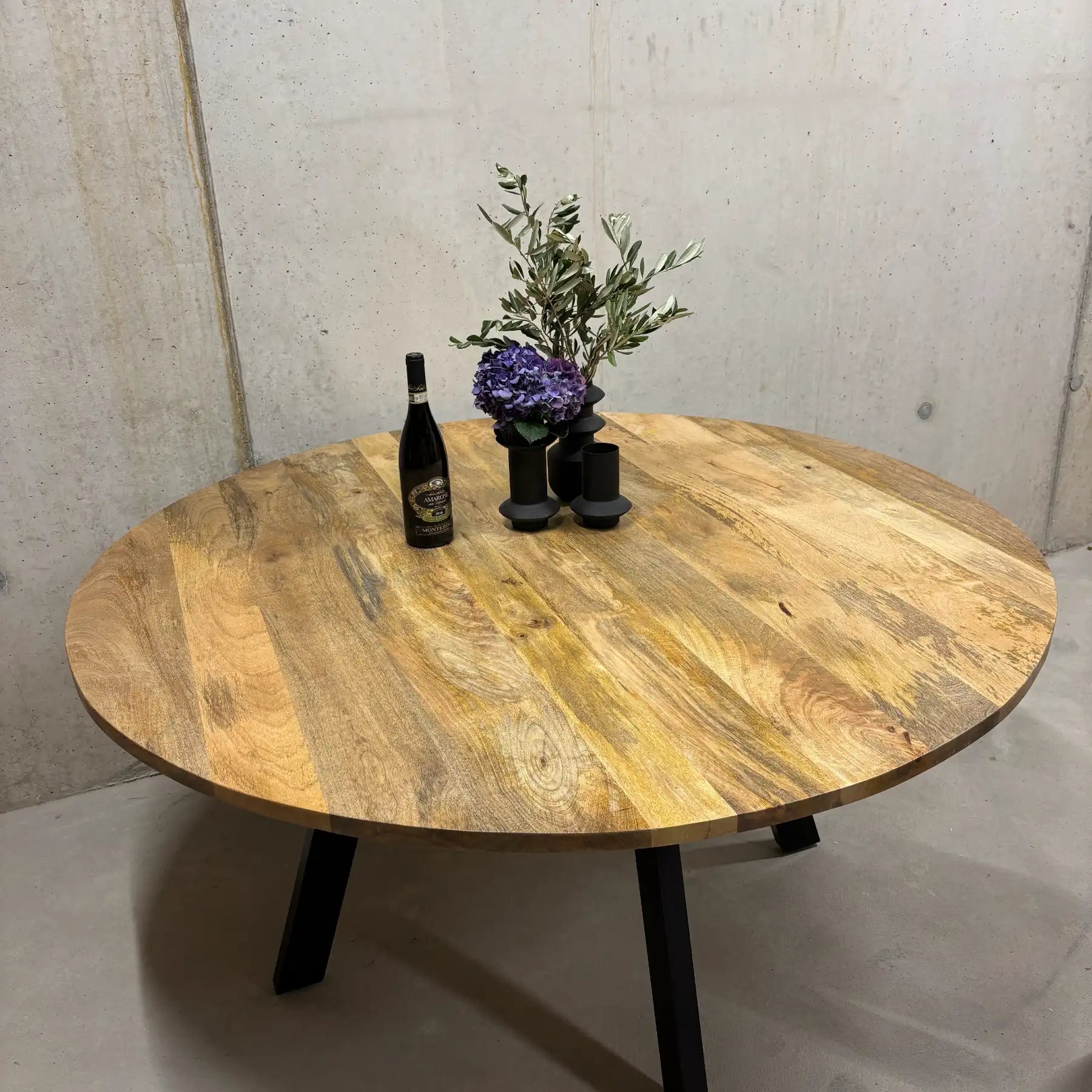 Mango Rundtisch 160 cm Esszimmertisch – Massivholz mit Stahlbeinen