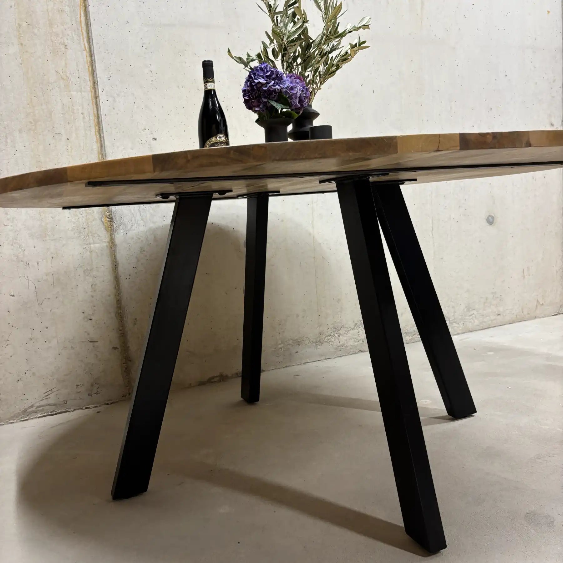 Mango Rundtisch 160 cm Esszimmertisch – Massivholz mit Stahlbeinen