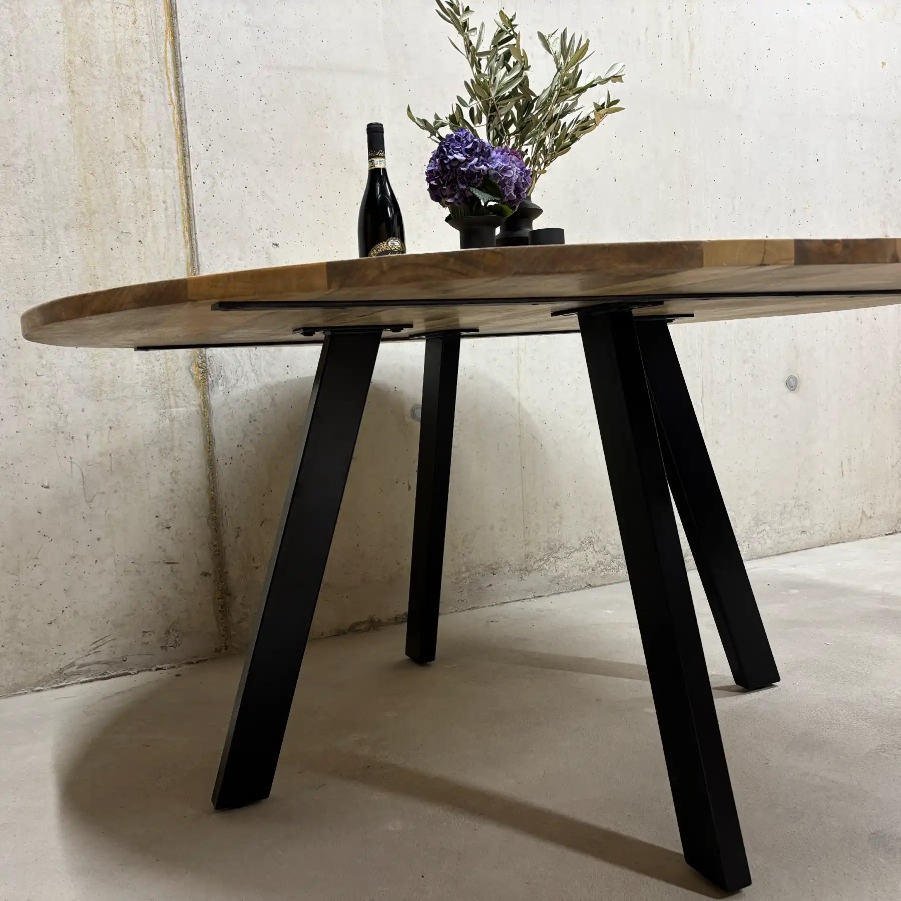 Mango Rundtisch 160 cm Esszimmertisch – Massivholz mit Stahlbeinen